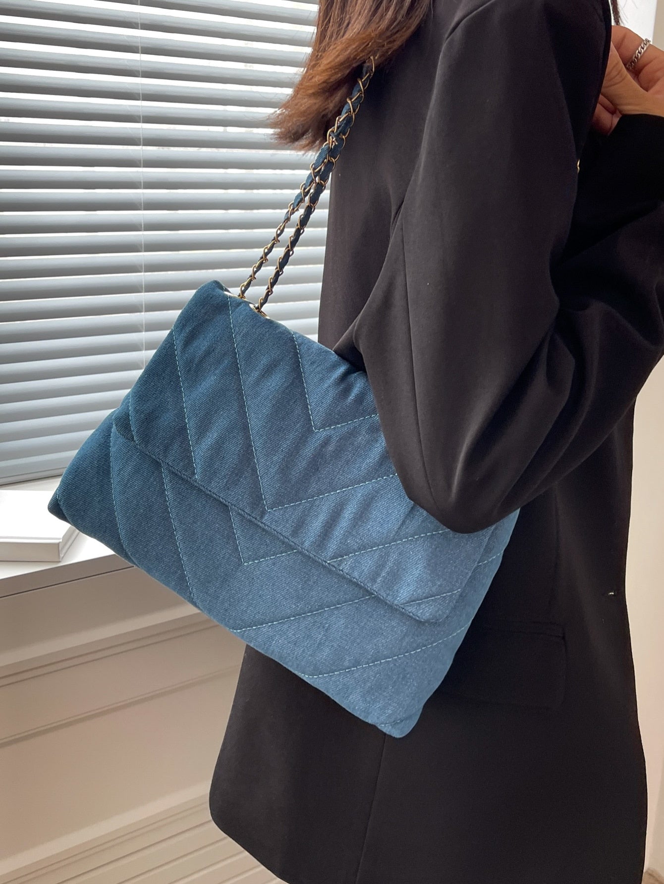Chevron Chain Shoulder Tote Bag