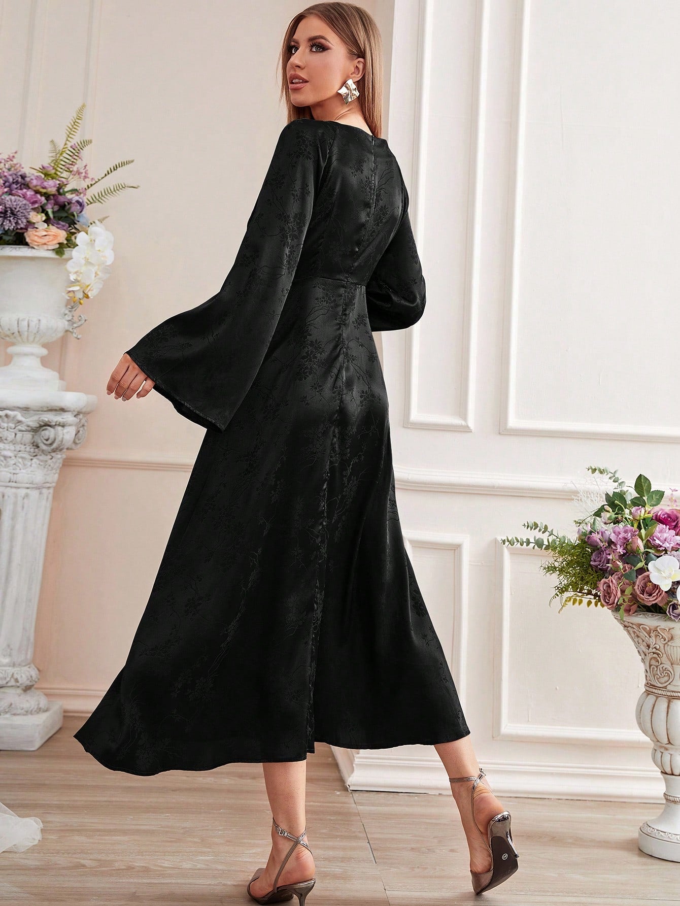 SHEIN Modely Jacquard Trumpet Sleeve Dress