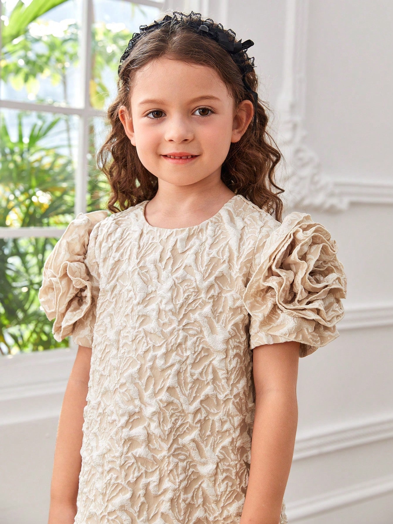 SHEIN Young Girl Woven Bubble Short Sleeve Jacquard Romantic Loose Fit Dress in Solid Color