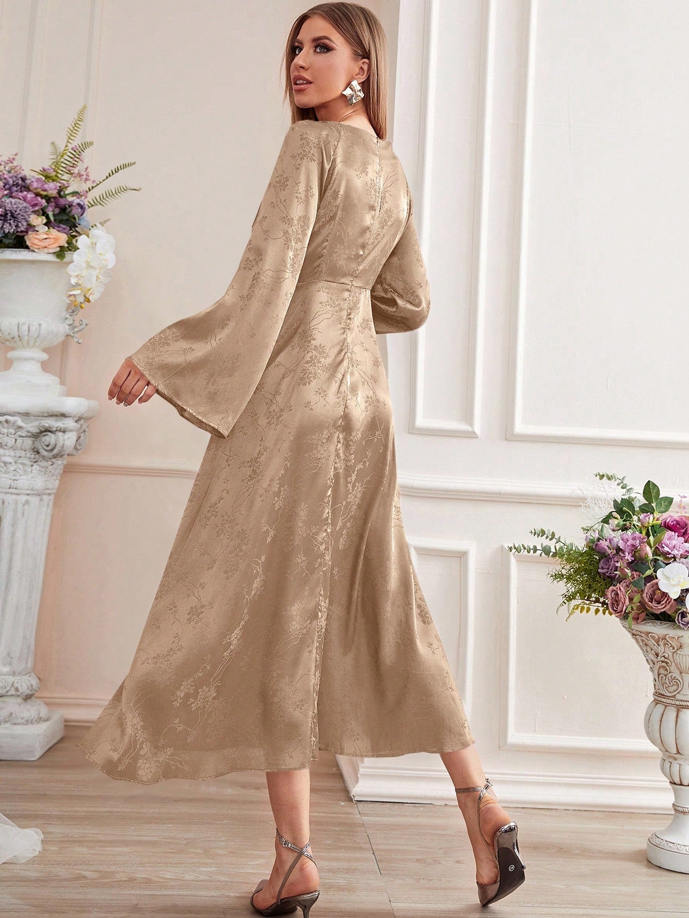 SHEIN Modely Knot Front Raised Pattern Bell Sleeve Dress