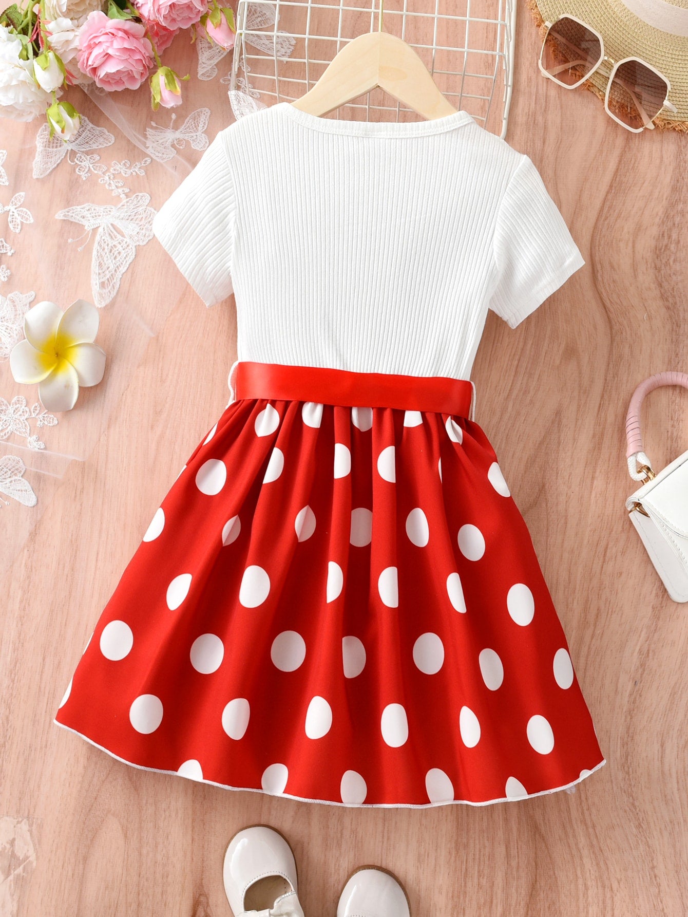 SHEIN Kids Nujoom فستان بطباعة نقاط البولكا دانتيل مقلم بكشكش للبنات الصغار