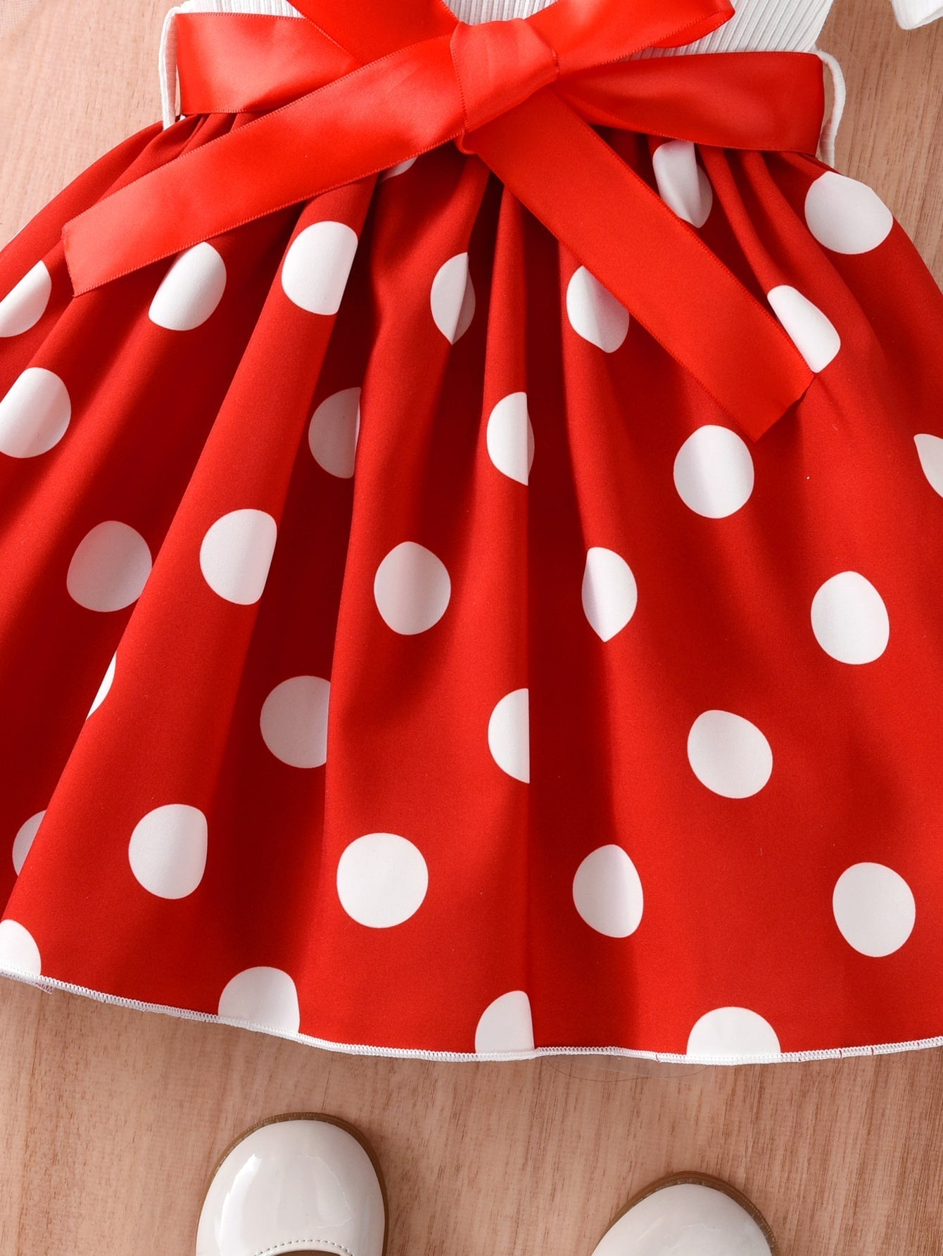 SHEIN Kids Nujoom فستان بطباعة نقاط البولكا دانتيل مقلم بكشكش للبنات الصغار