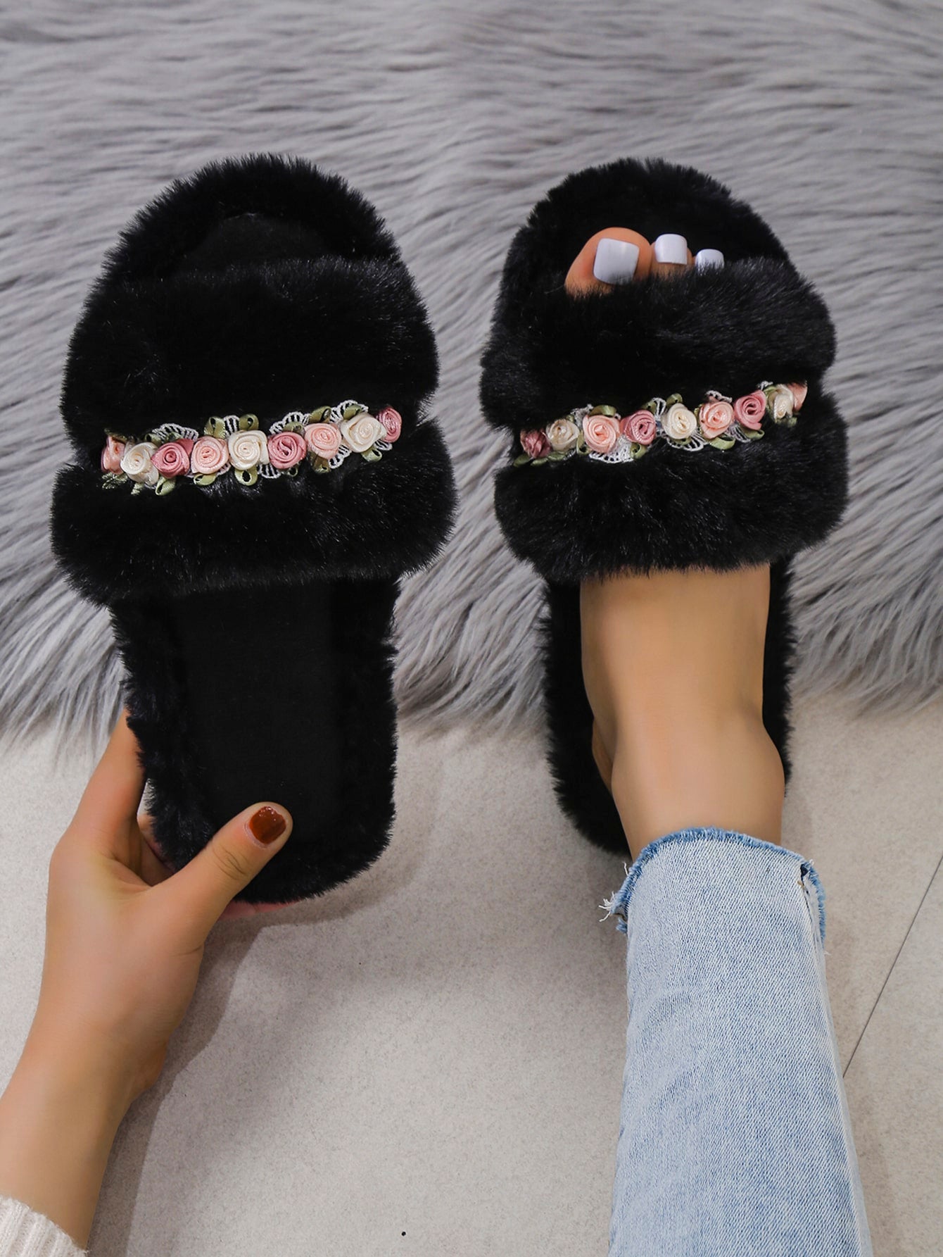 Ladies' Black Floral Decor Fuzzy Bedroom Slippers with Plant Pattern, Fashionable