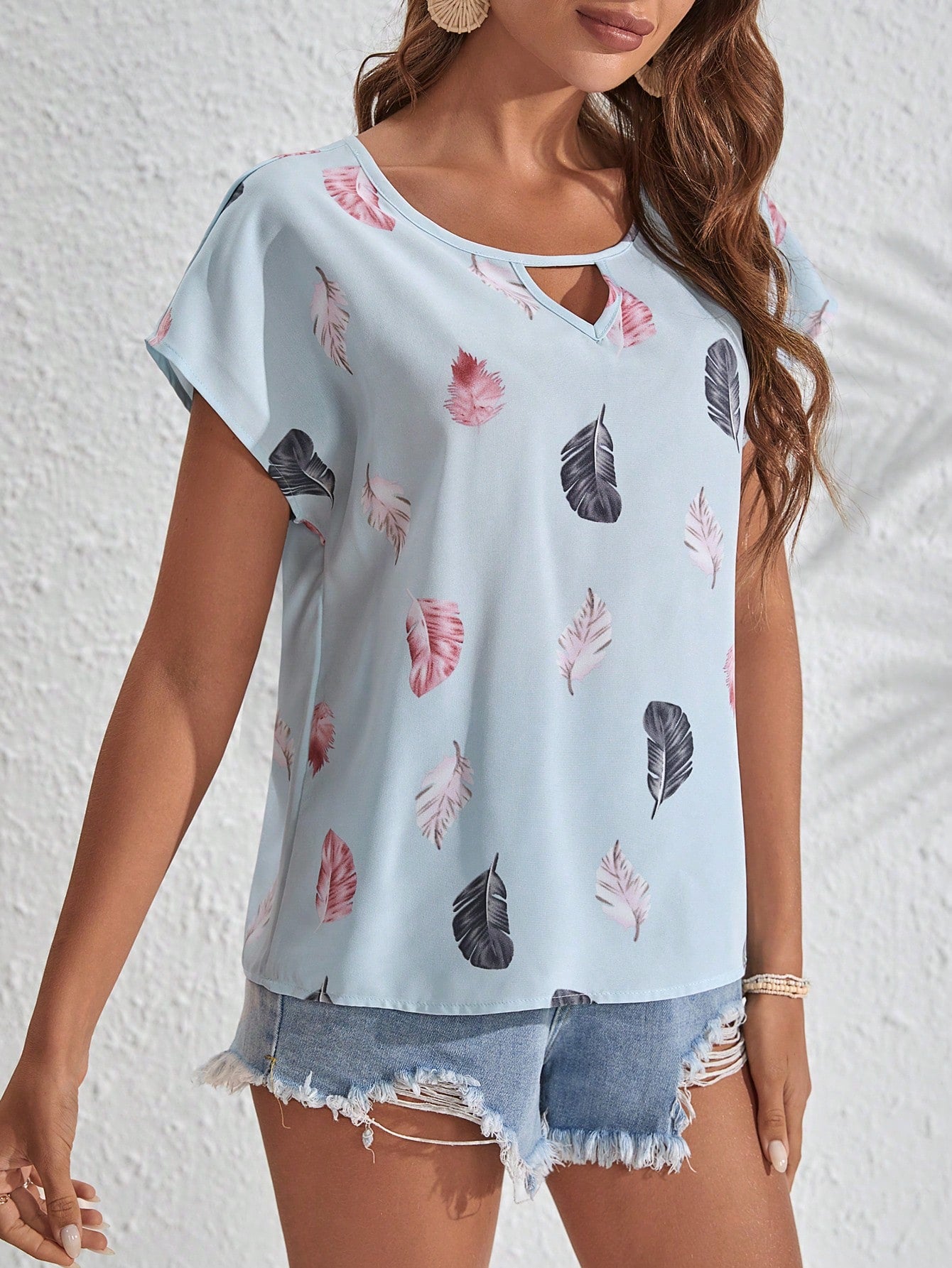 SHEIN LUNE Feather Print Keyhole Neckline Batwing Sleeve Blouse