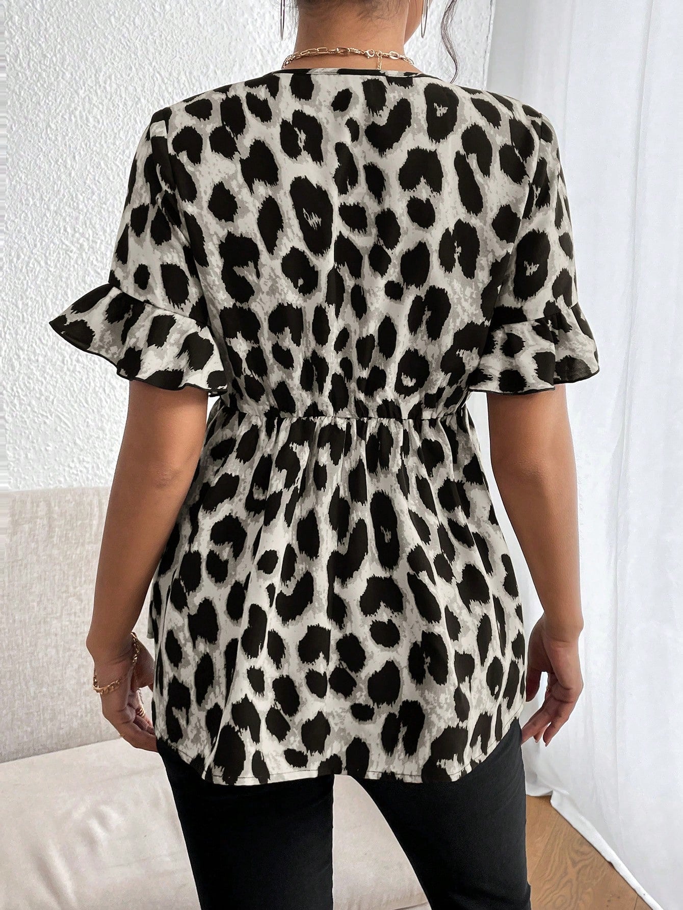 SHEIN Privé Leopard Print Flounce Sleeve Peplum Blouse