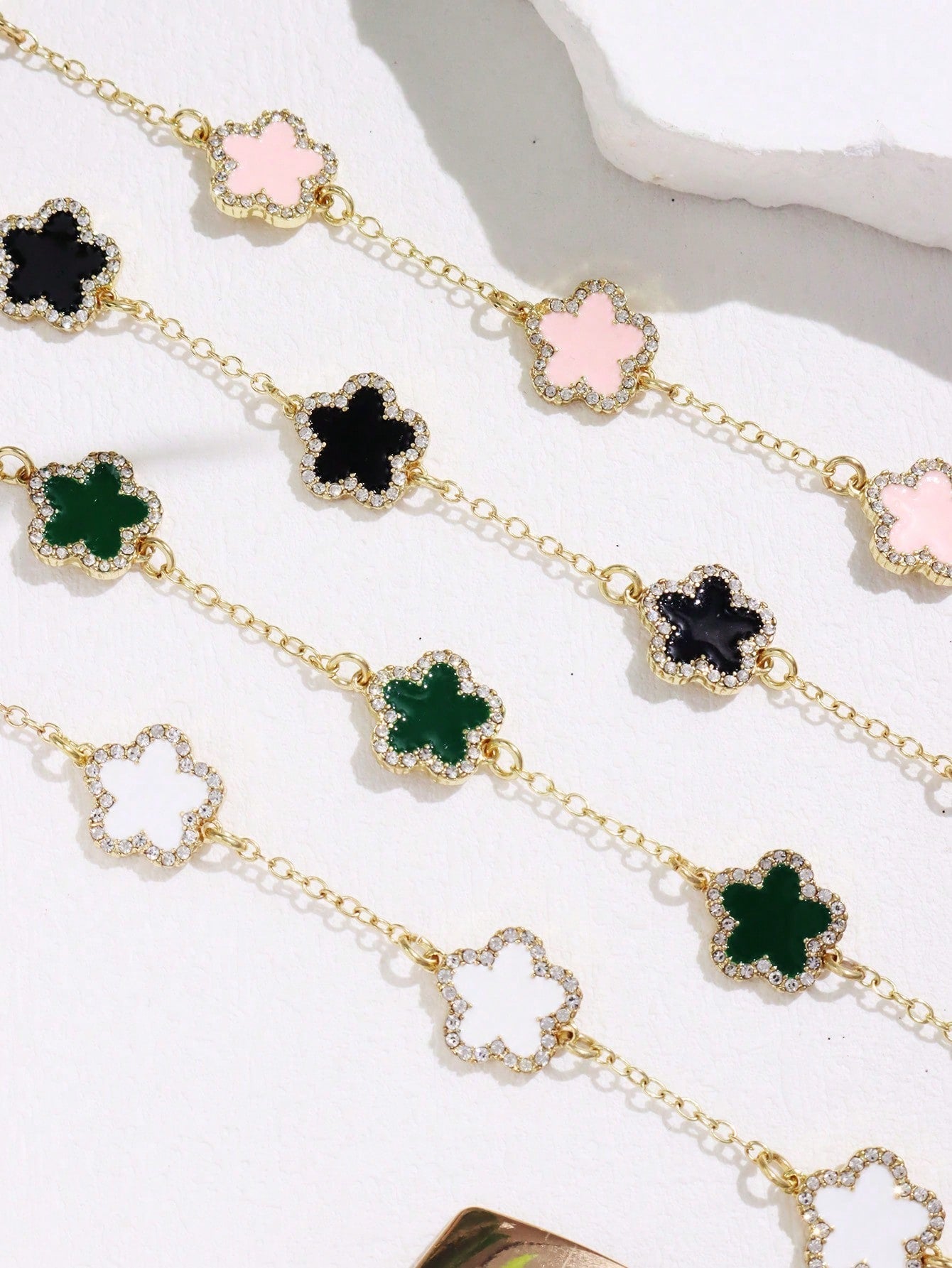1Pc Simple & Fashionable Petals Design Diamond-Encrusted Edge Bracelet for Women