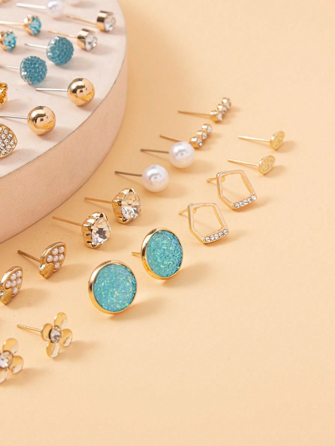 1Set=30Pairs Women'S Delicate Metallic Conch, Pearl, and Heart Shaped Gift Earrings Set