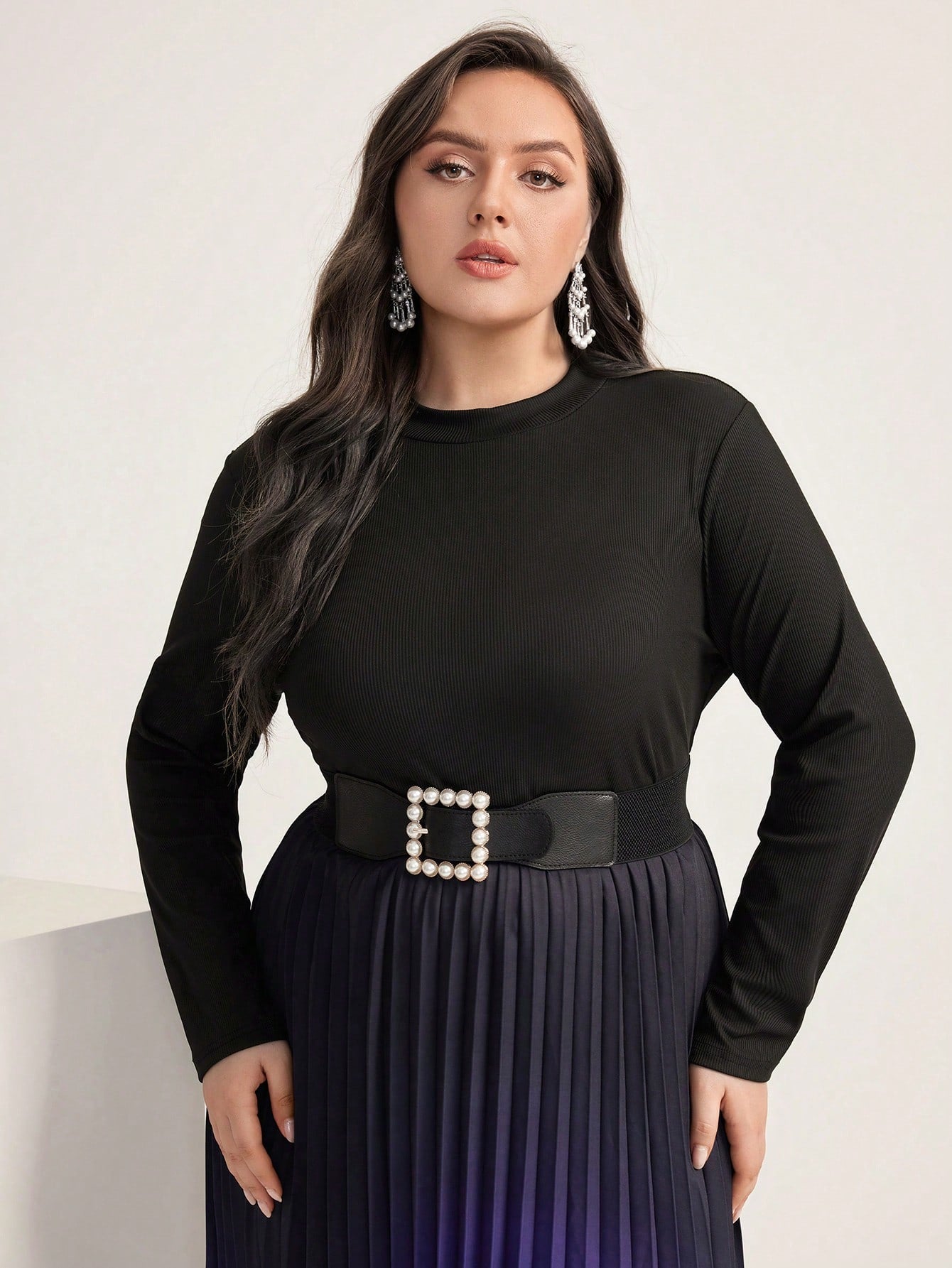 SHEIN Modely plus Ombre Pleated Hem Dress without Belt
