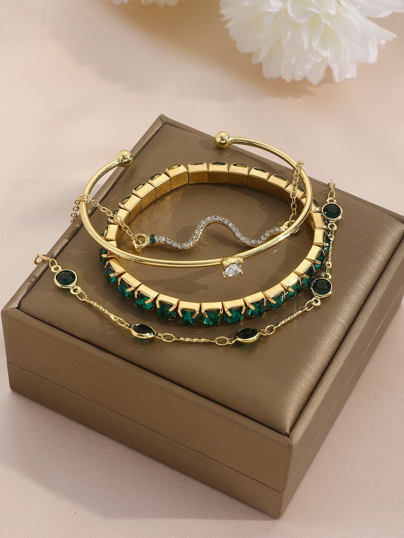 Fashionable and Personalized New Diamond-Inlaid Imitation Gemstone Bracelet Set - 4Pcs Full Diamond Snake Shape Bracelet (Quantity of Green Diamond on Random)