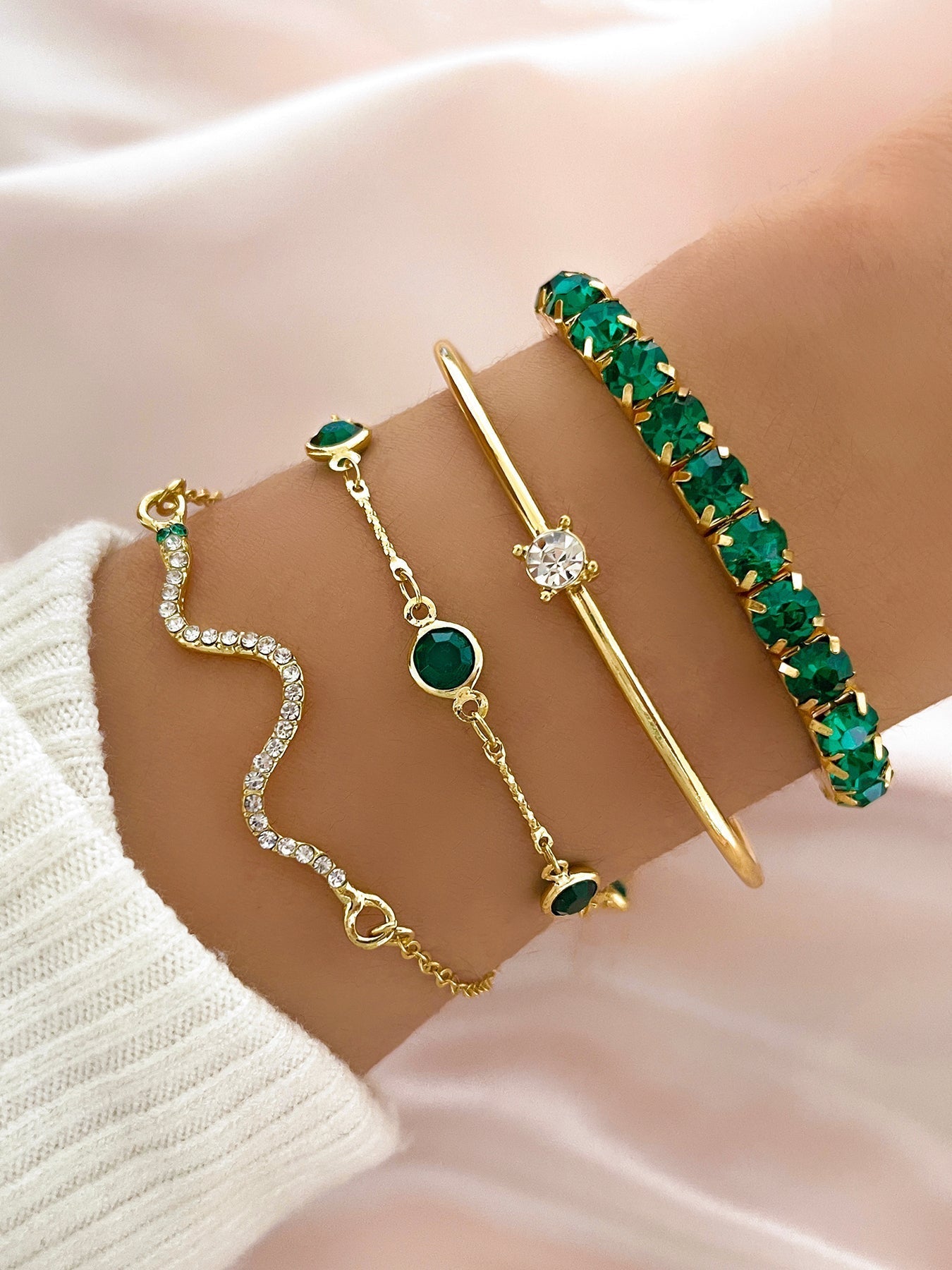 Fashionable and Personalized New Diamond-Inlaid Imitation Gemstone Bracelet Set - 4Pcs Full Diamond Snake Shape Bracelet (Quantity of Green Diamond on Random)
