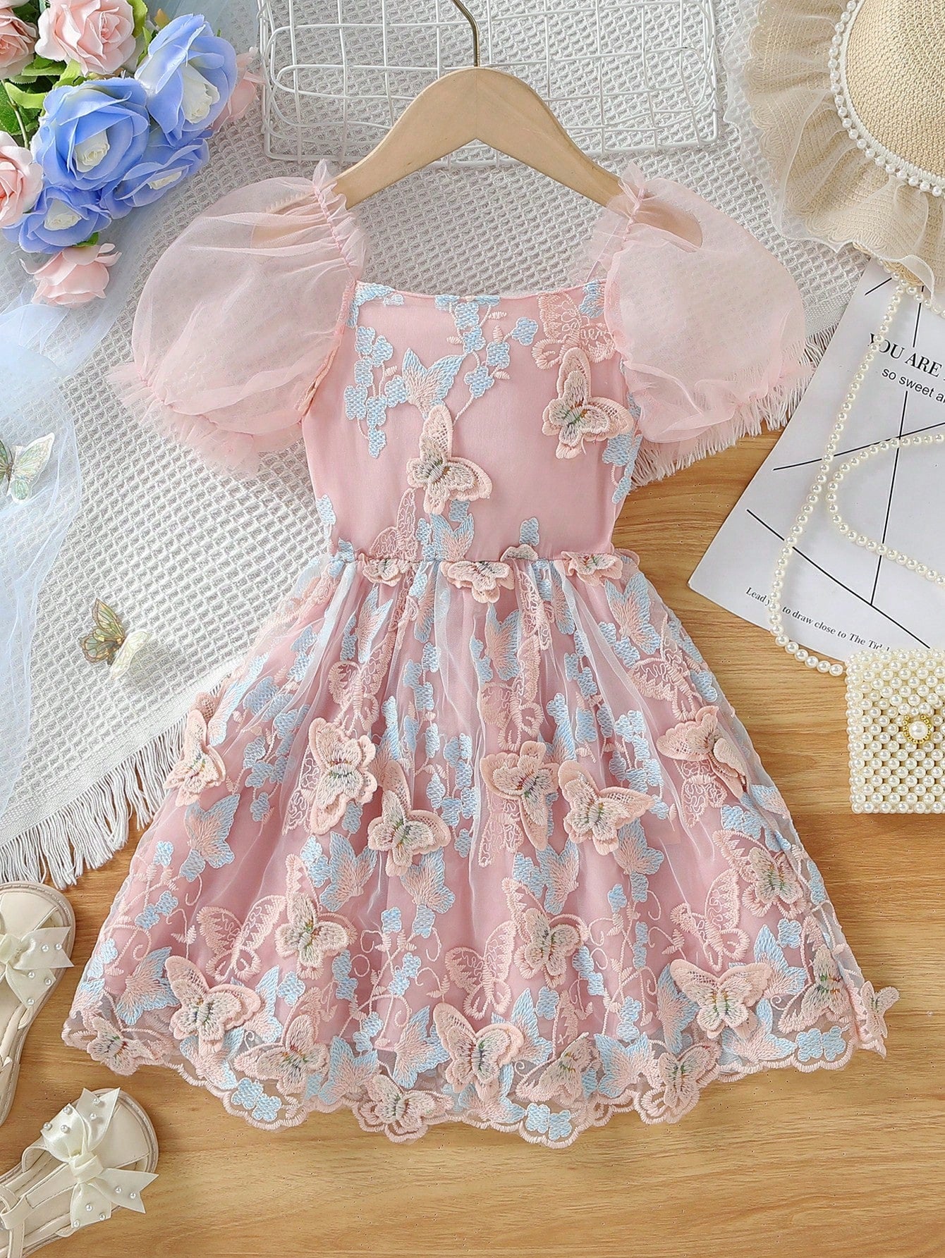 SHEIN Kids CHARMNG New Style Romantic & Gorgeous Puff Sleeves Butterfly Embroidered Lace 3D Flower Mesh Princess Dress for Young Girls