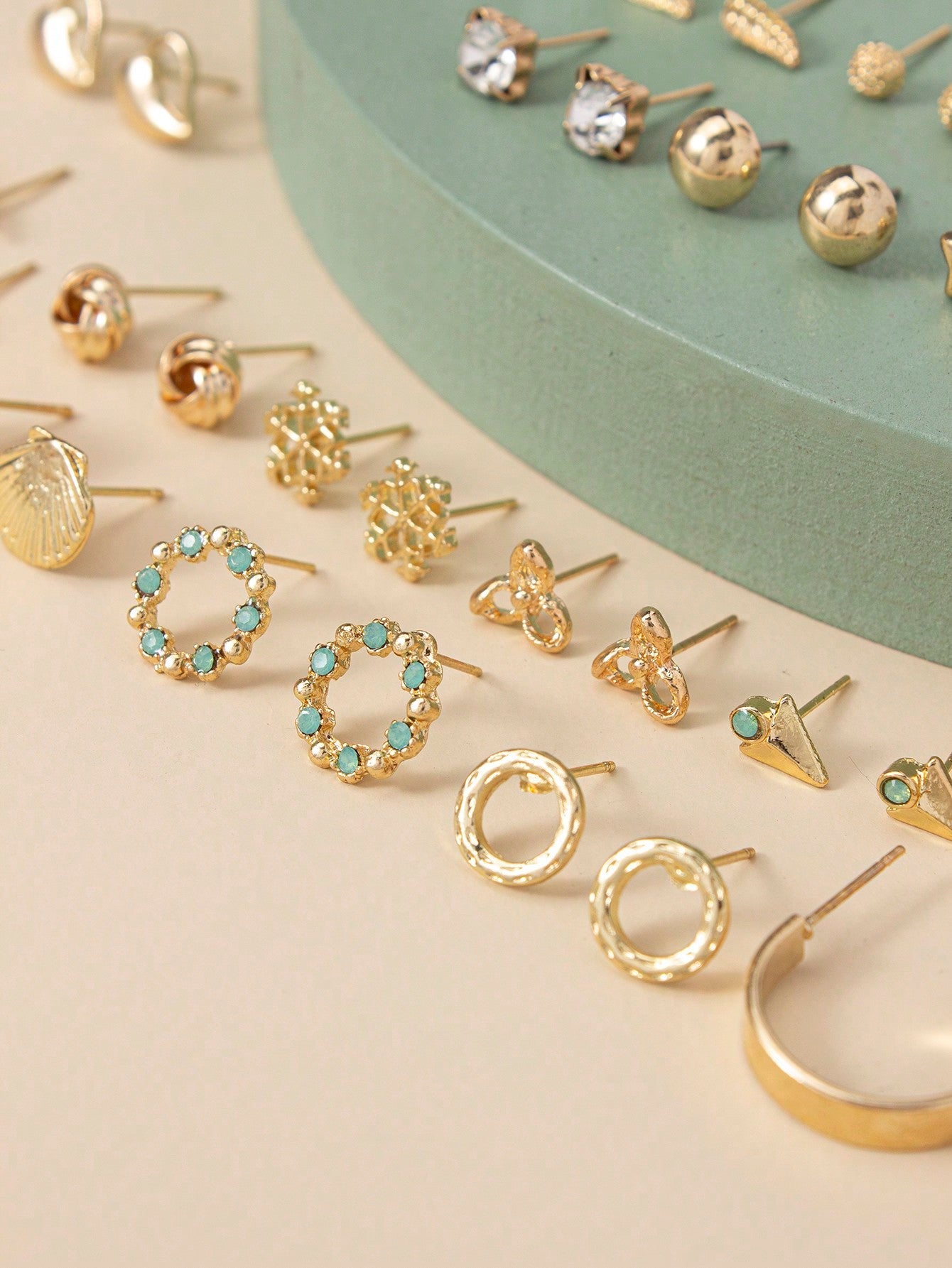 1 Set of 30 Pairs of Exquisite Metal Small Tree Shell Pearl Love Gift Earrings Set for Women