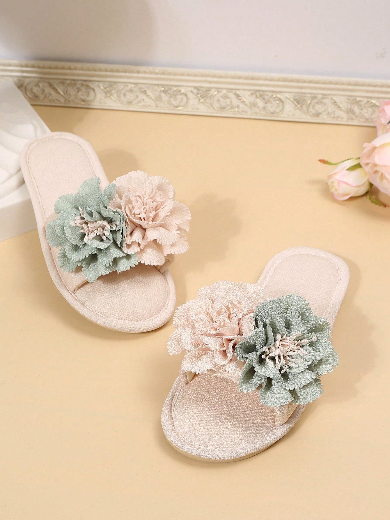 Women Flower Decor Home Slippers, Fashion Canvas Bedroom Slippers