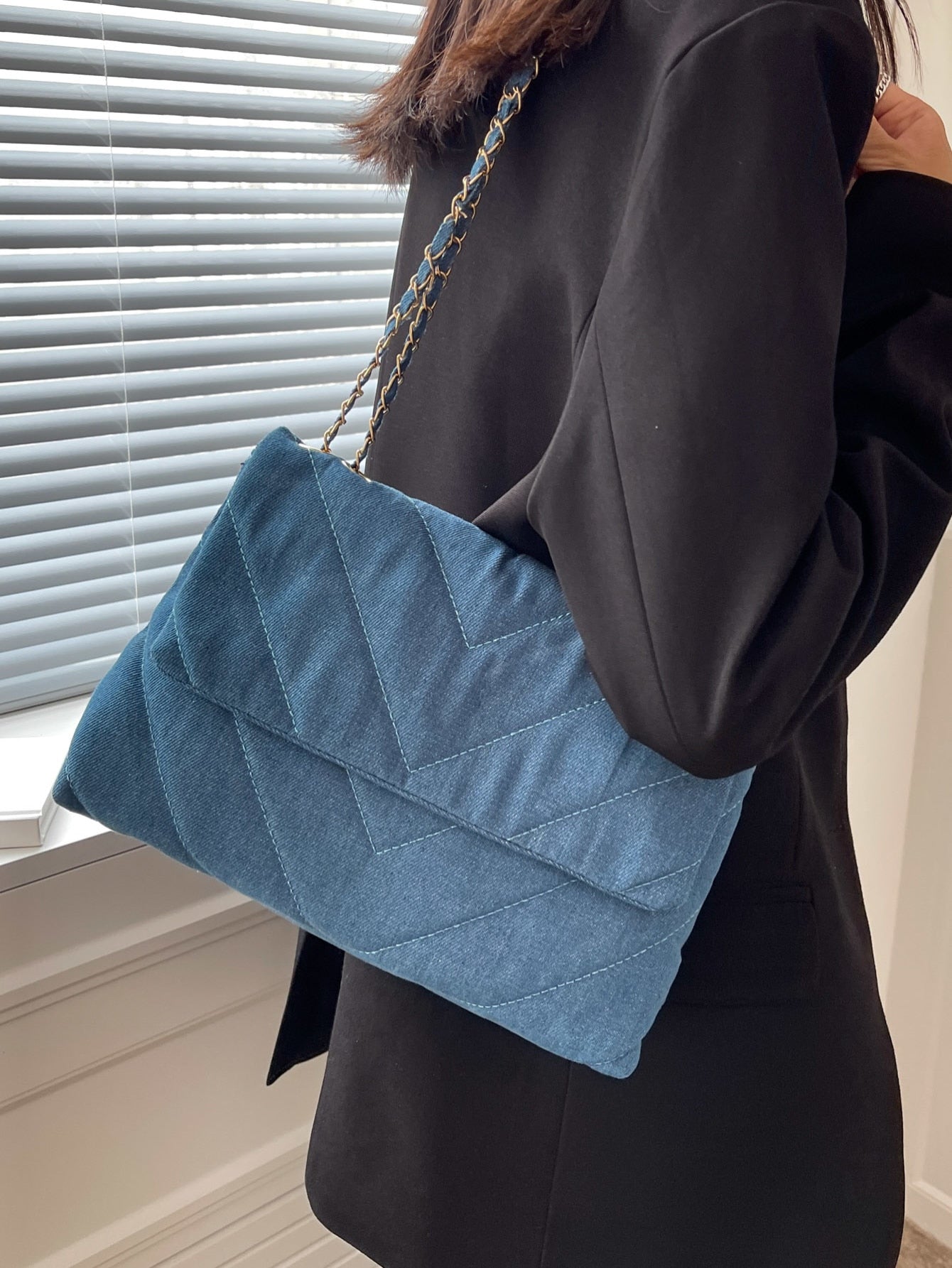 Chevron Chain Shoulder Tote Bag