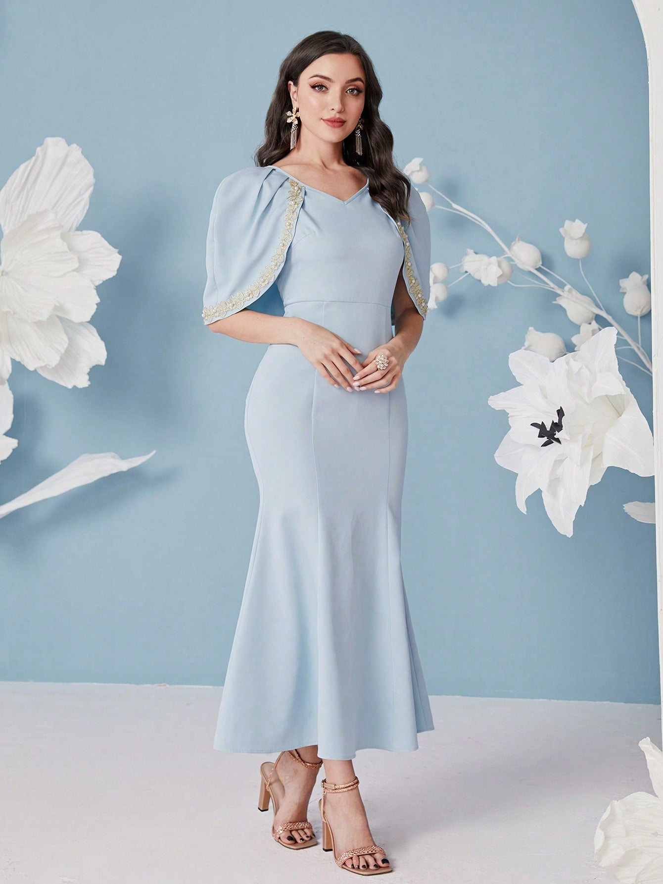 SHEIN Modely Pearls Beaded Detail Mermaid Hem Dress without Belt