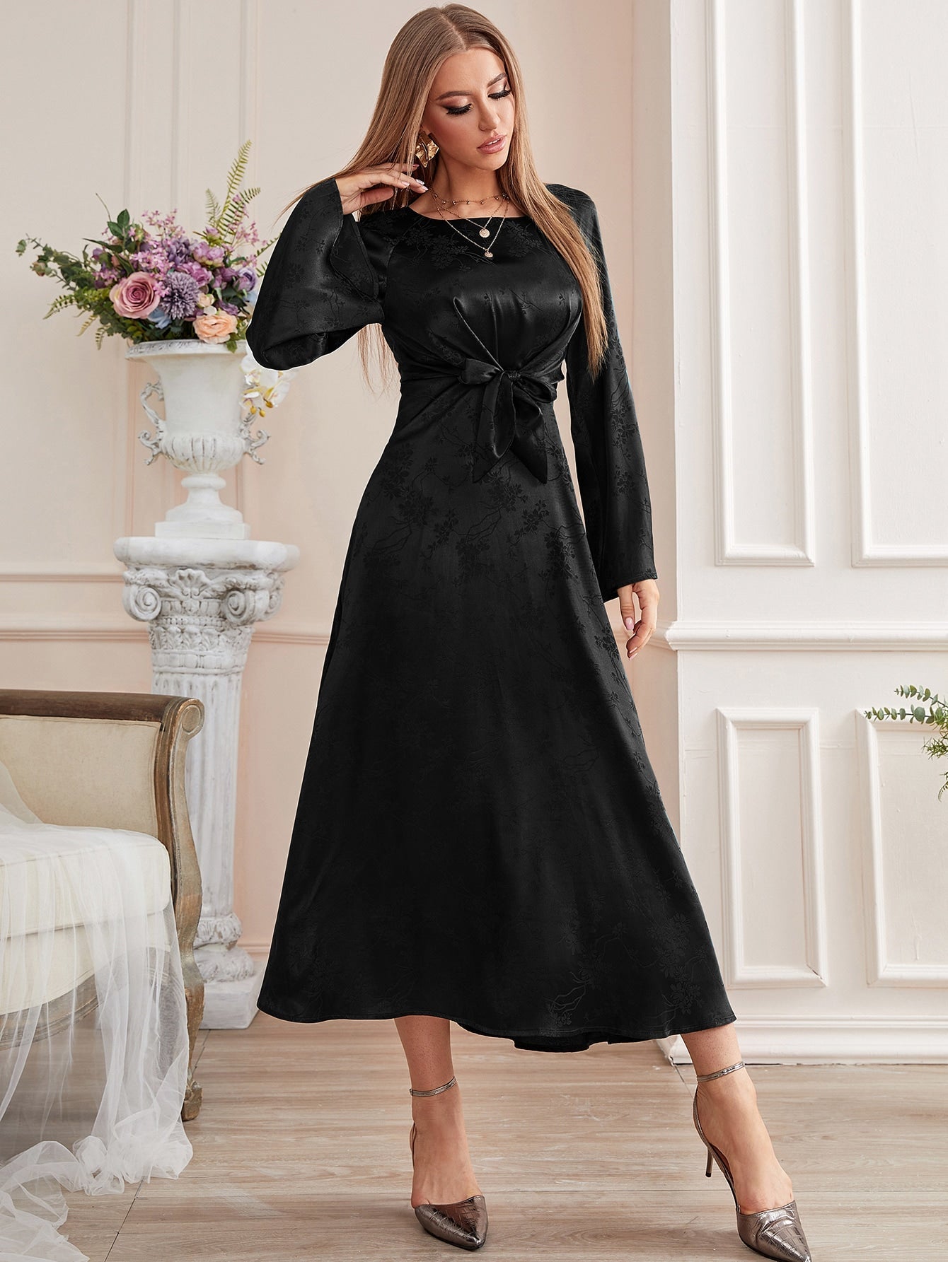 SHEIN Modely Jacquard Trumpet Sleeve Dress