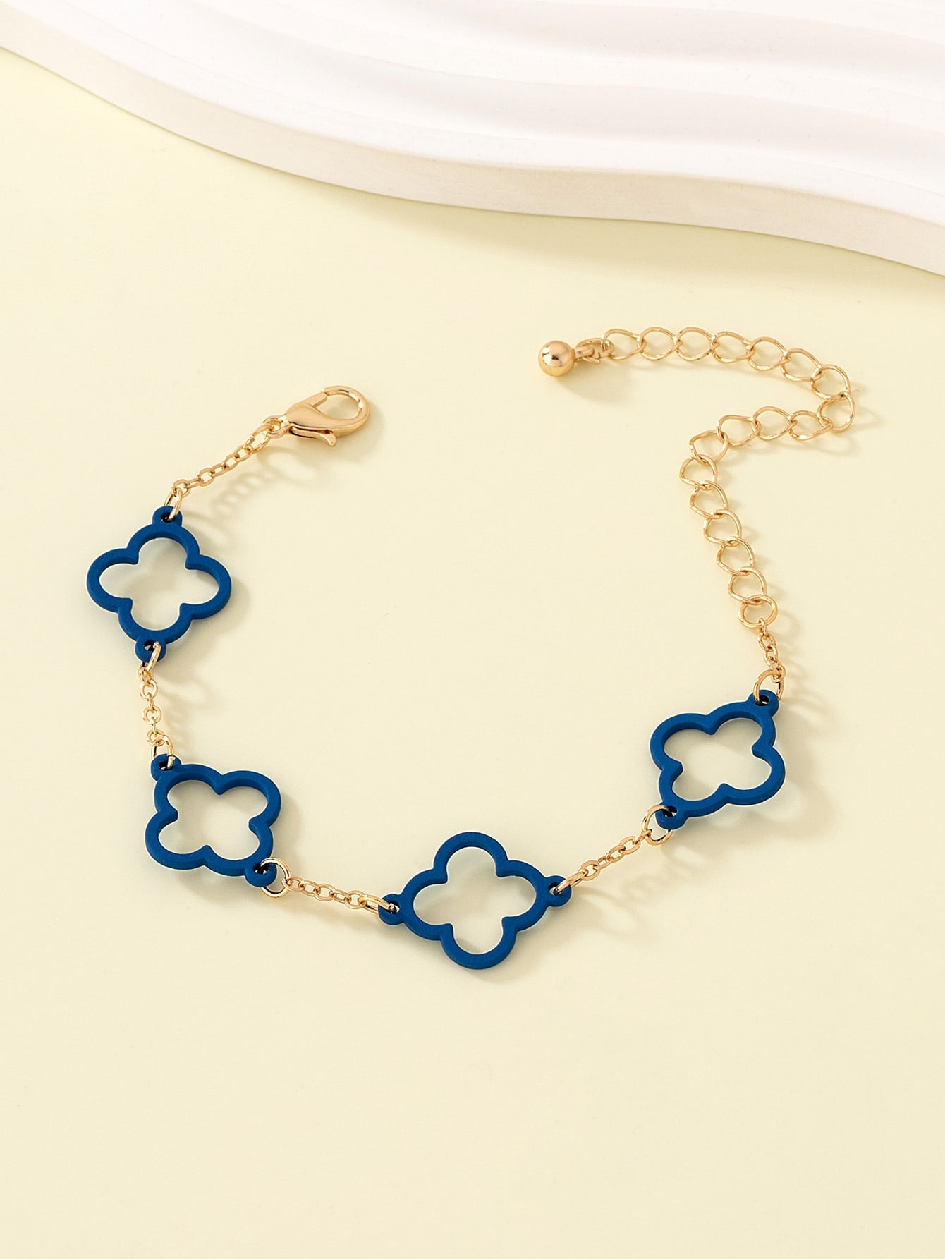 1Pc Metallic Punk Gothic Flower Cut-Out Geometric Shape Minimalist Letter Detail Bracelet