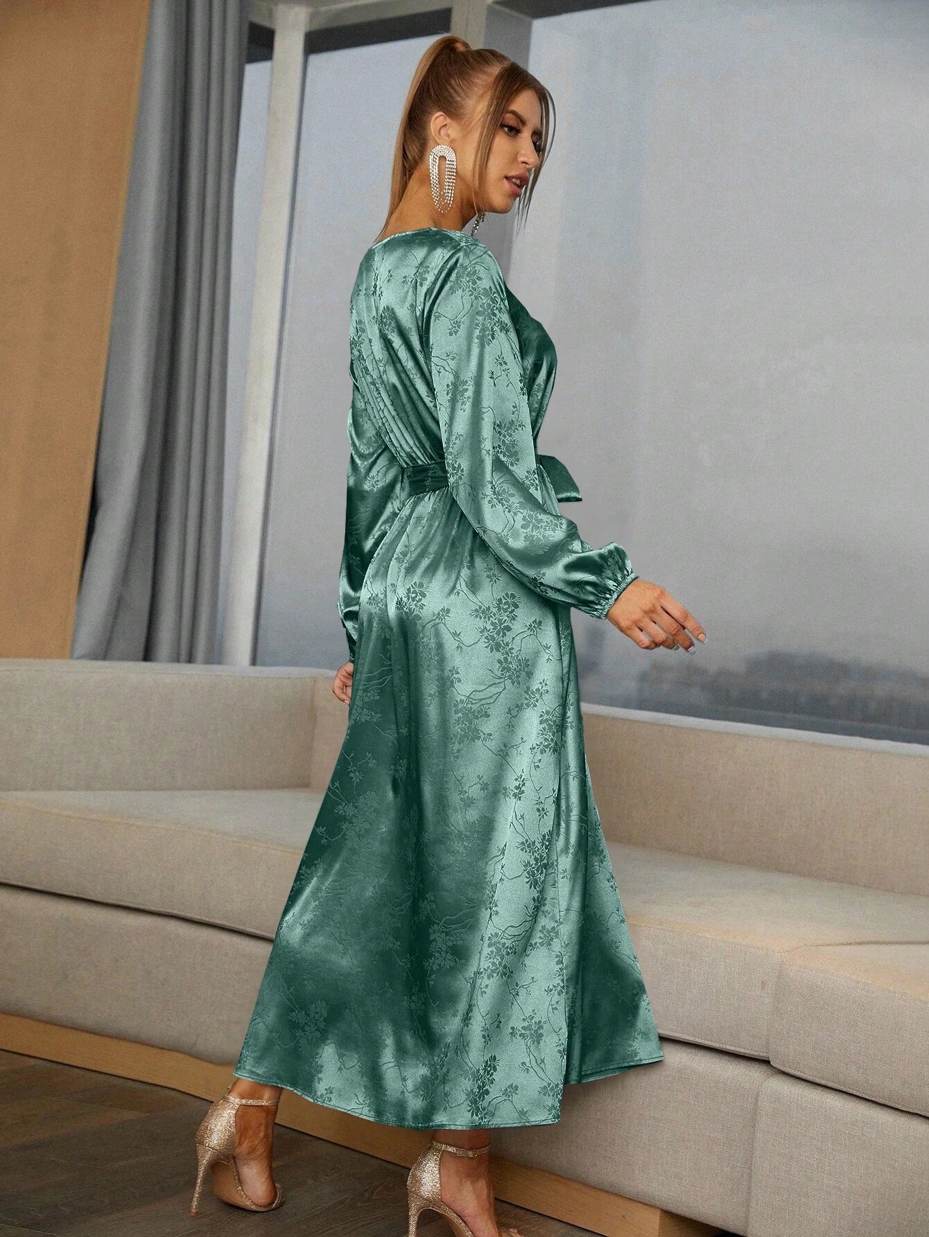SHEIN Modely Solid Color Jacquard Lantern Sleeve Dress