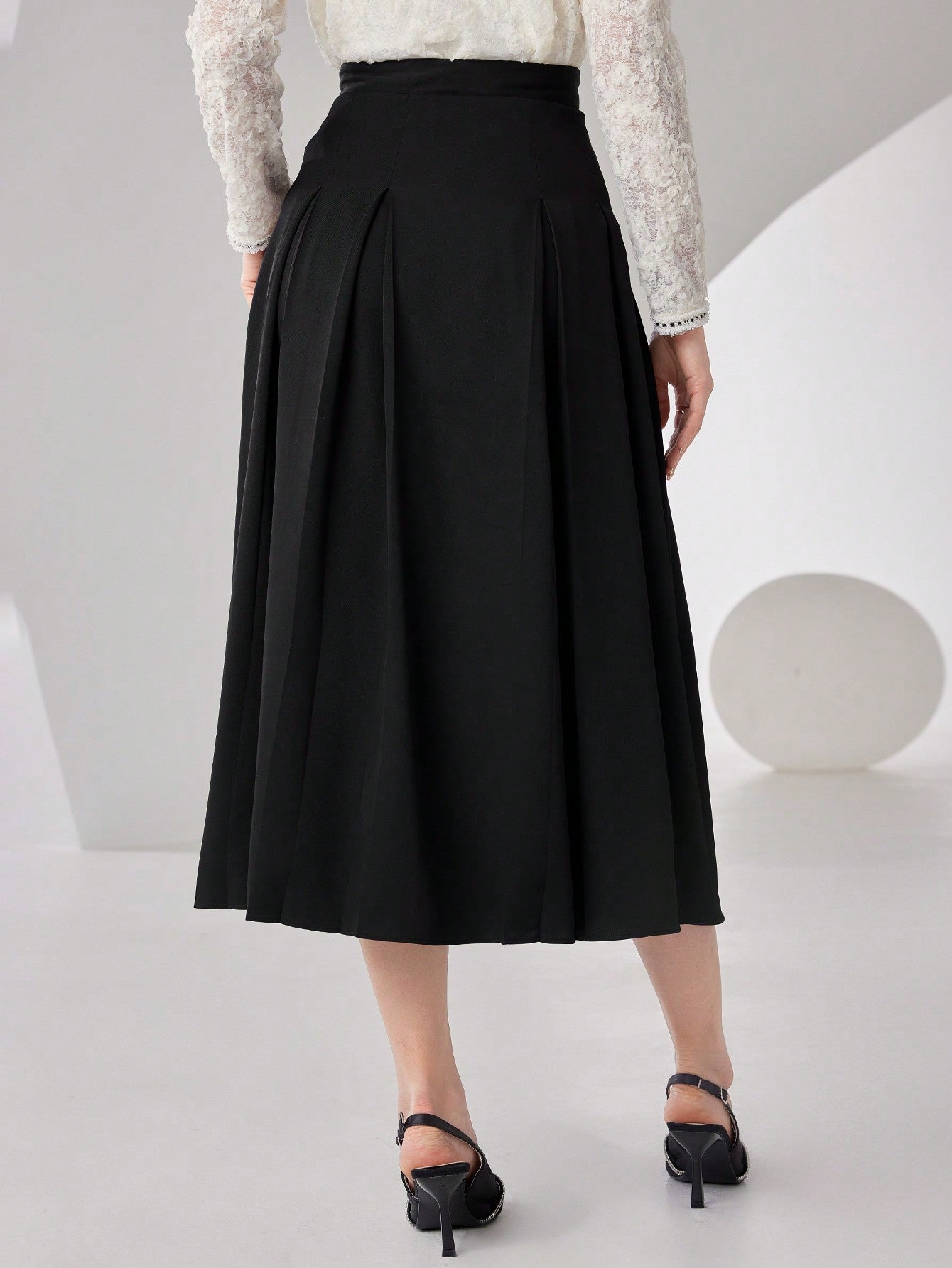 SHEIN Modely Women'S Plain Color Pleated Skirt
