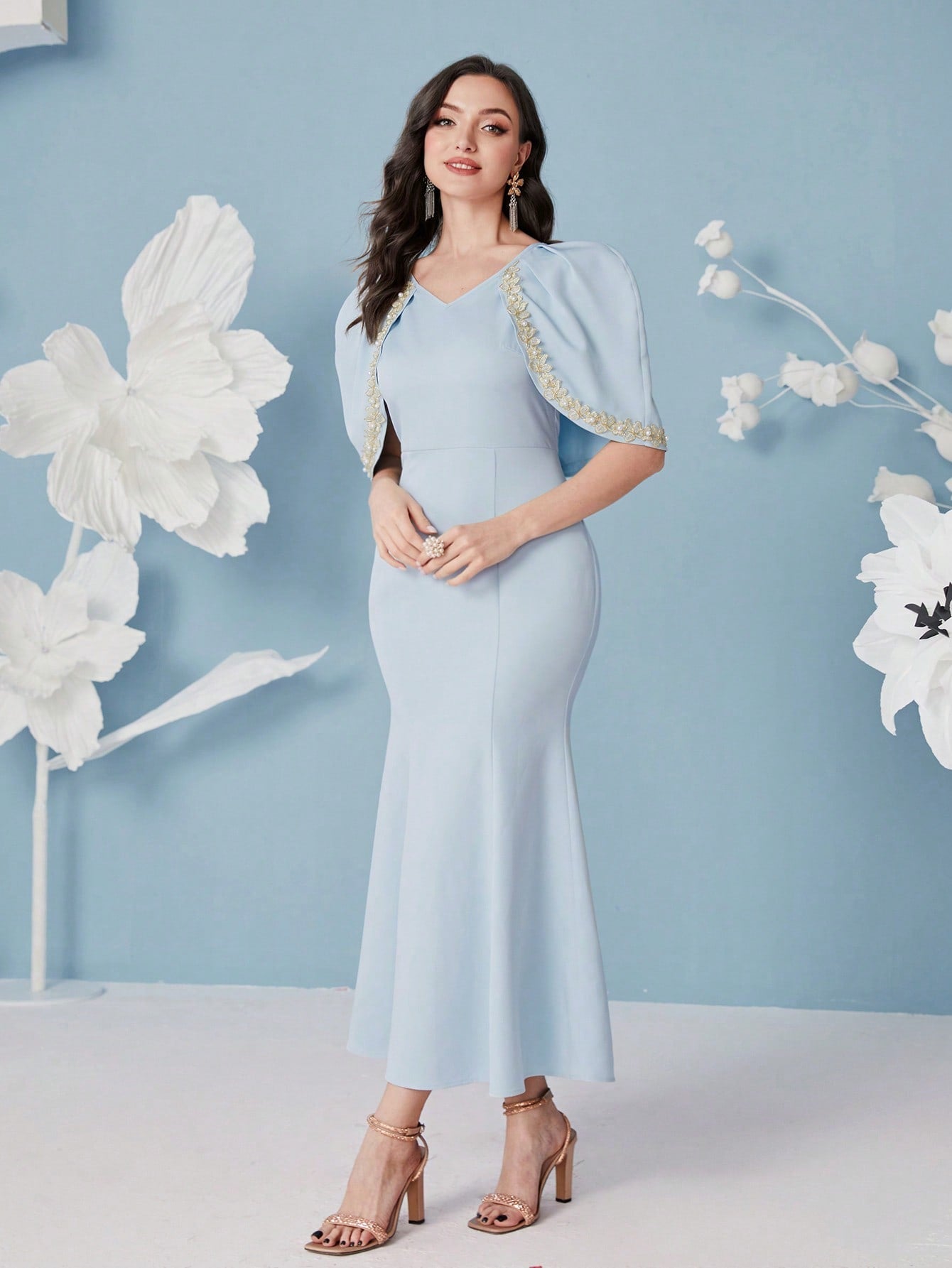 SHEIN Modely Pearls Beaded Detail Mermaid Hem Dress without Belt