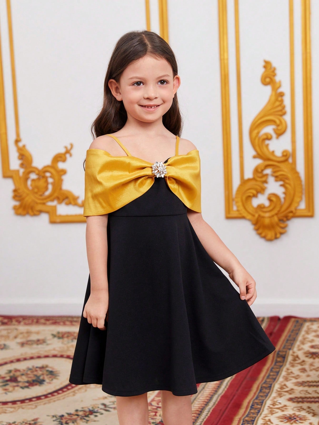SHEIN Kids Nujoom Toddler Girls Colorblock Rhinestone Detail Cold Shoulder Dress