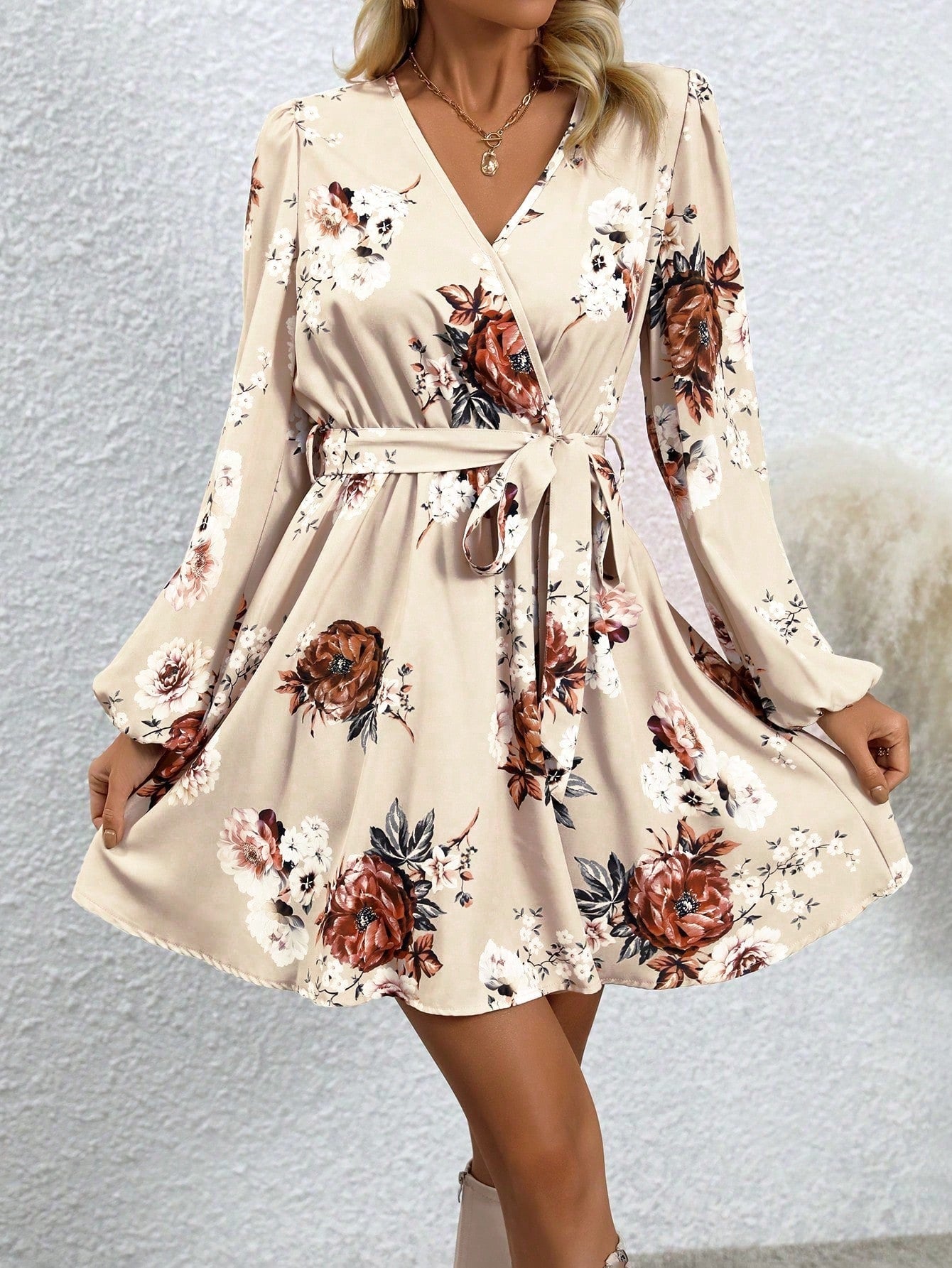 Women'S V-Neck Allover Printed Belted Dress