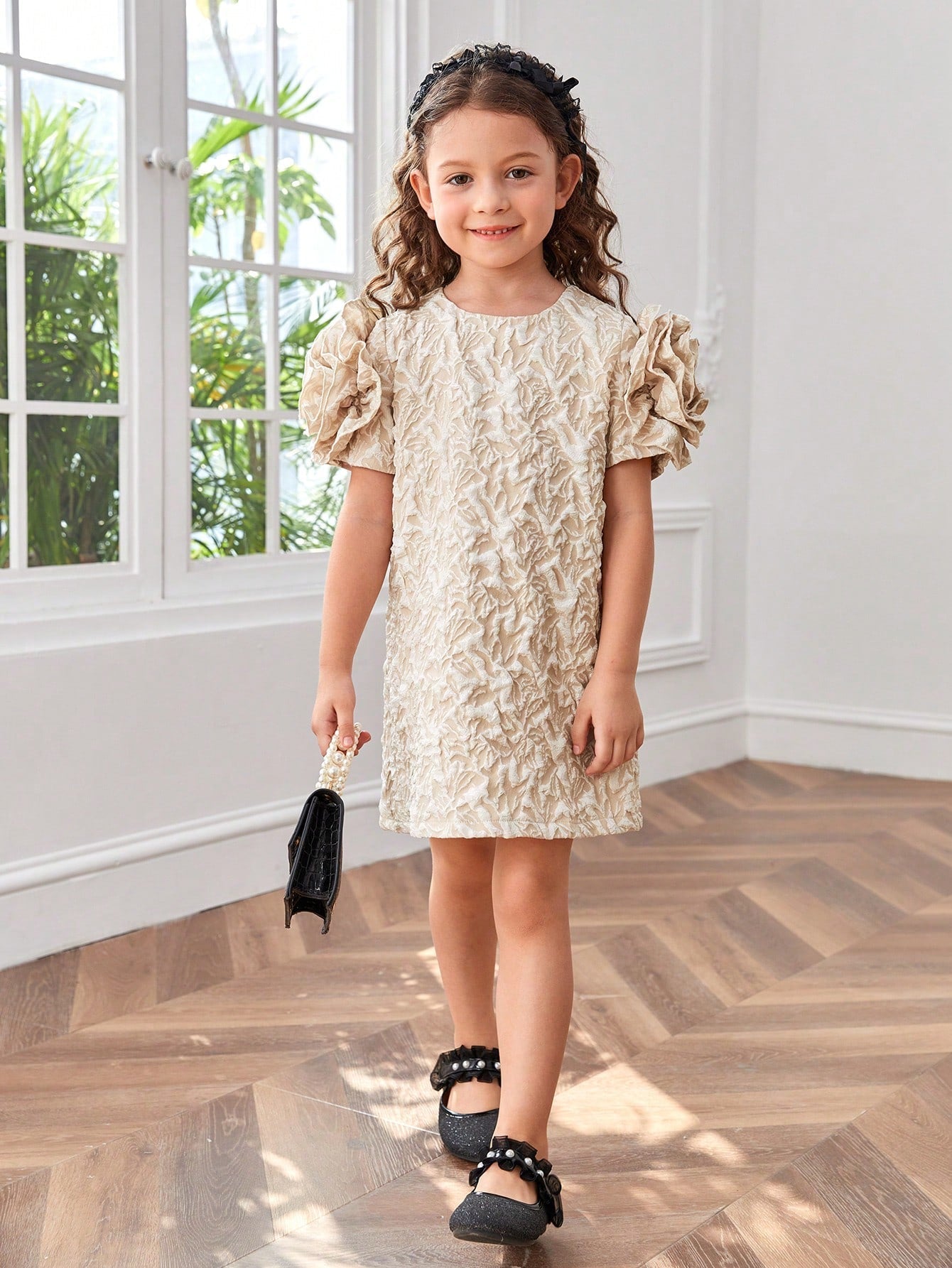 SHEIN Young Girl Woven Bubble Short Sleeve Jacquard Romantic Loose Fit Dress in Solid Color