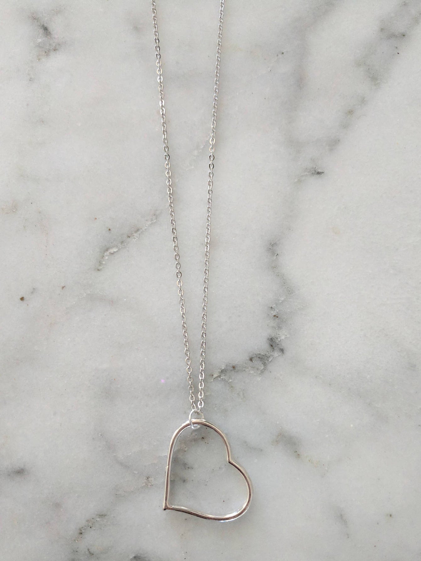 Minimalist Hollow Out Heart Shaped Pendant Necklace for Women, Long Sweater Chain, Brand New