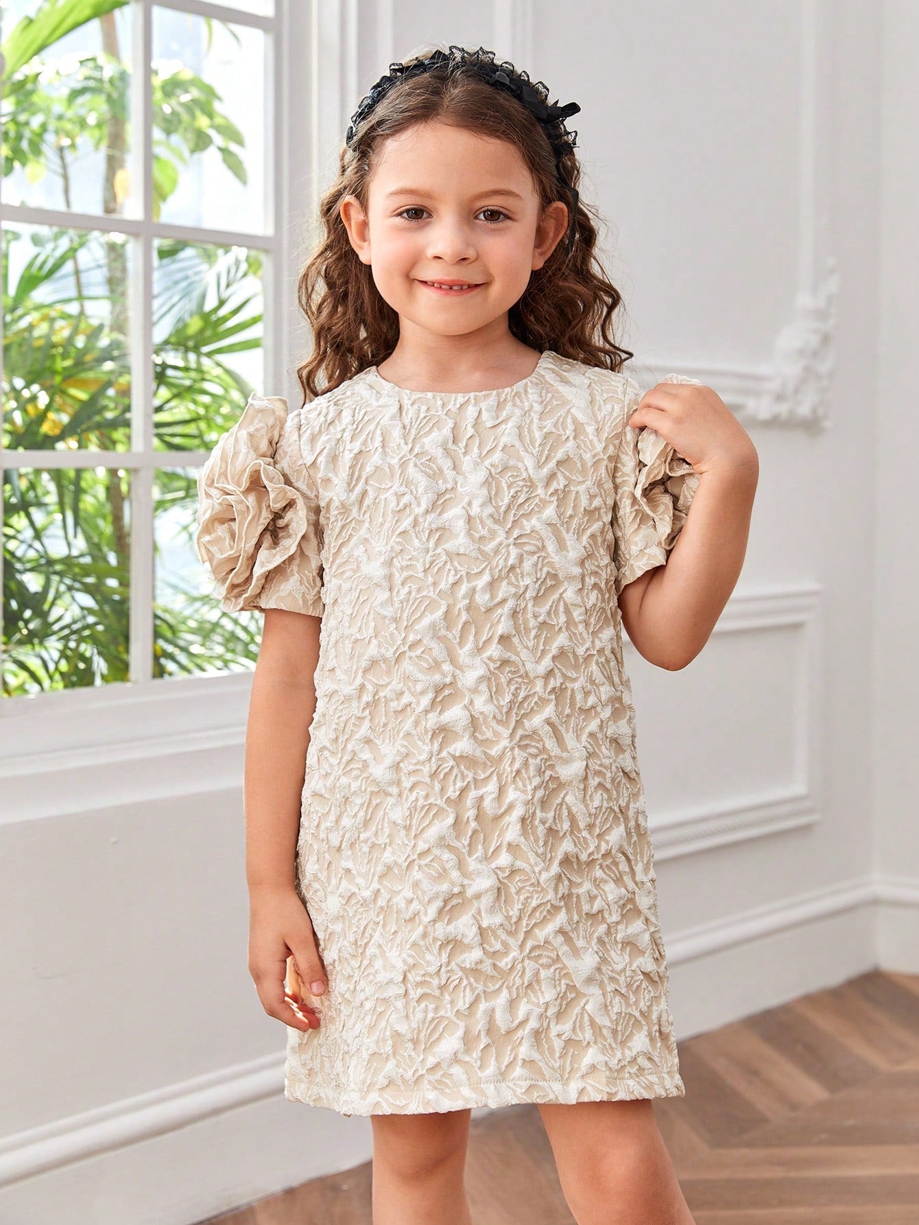 SHEIN Young Girl Woven Bubble Short Sleeve Jacquard Romantic Loose Fit Dress in Solid Color