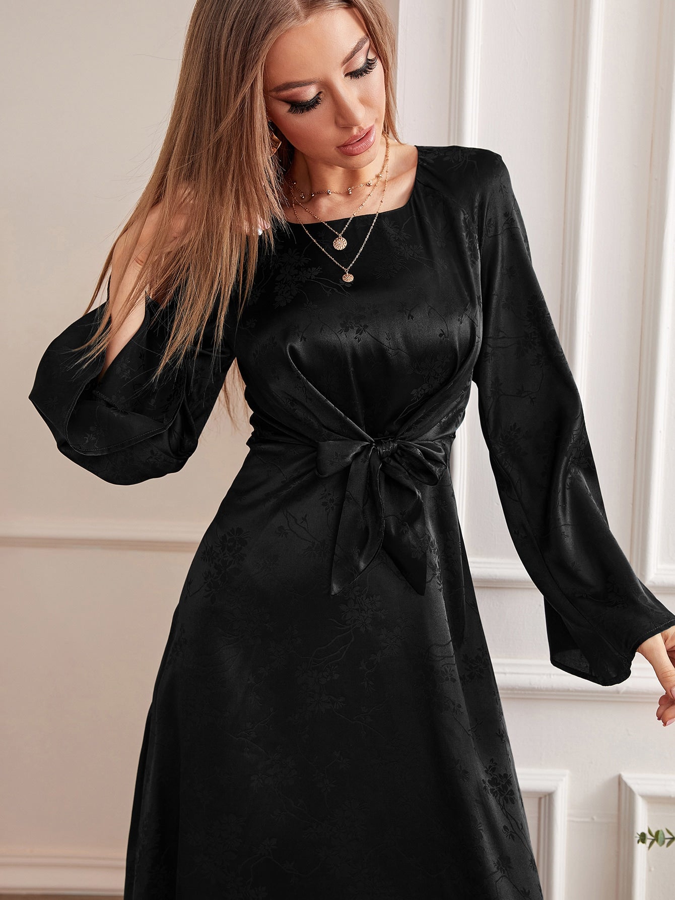 SHEIN Modely Jacquard Trumpet Sleeve Dress