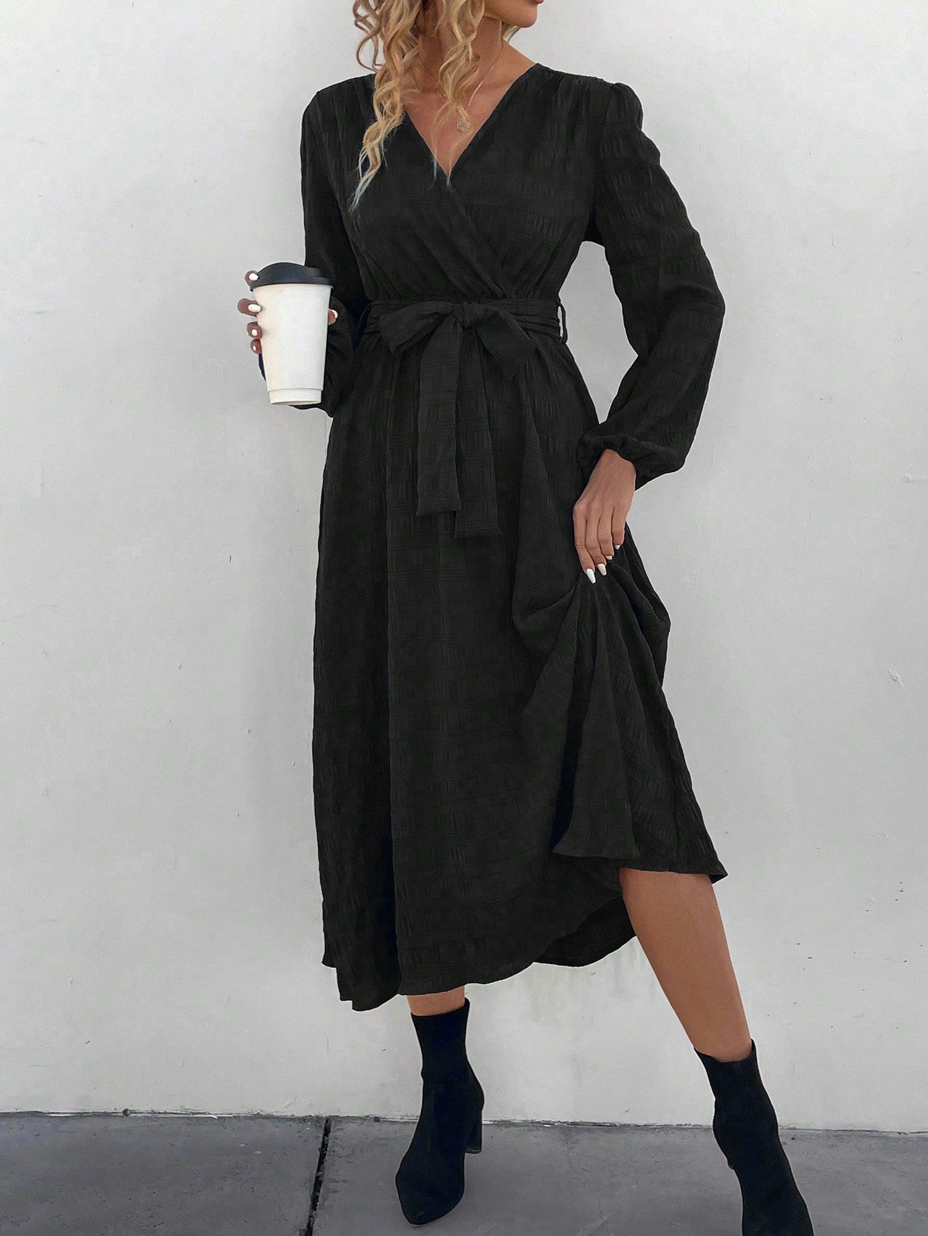 Women'S Solid Color V-Neck Cinching Waist Lantern Sleeve Dress