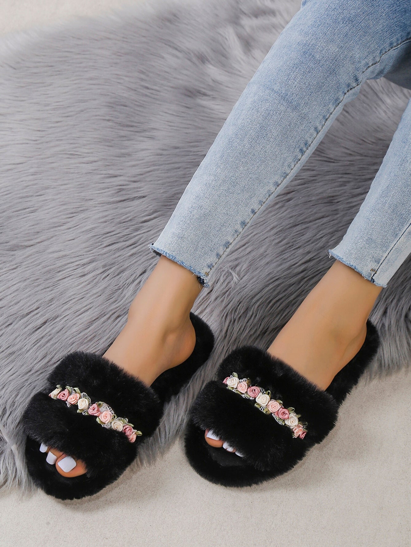 Ladies' Black Floral Decor Fuzzy Bedroom Slippers with Plant Pattern, Fashionable