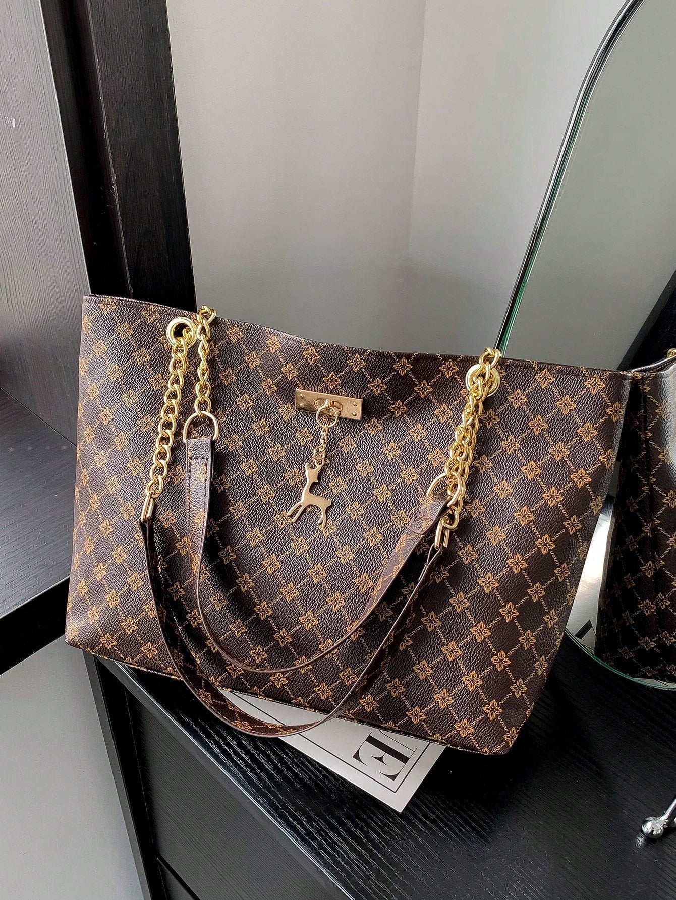 Vintage Retro All-Over Printed Large Capacity Casual Fashion Elegant Deer Pendant Student Tote Bag