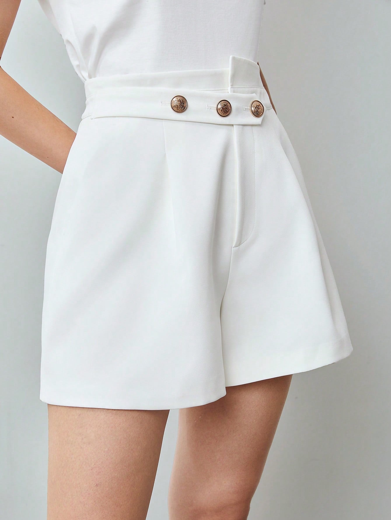 MOTF X Nour PREMIUM DRESSY BUTTON DETAIL SHORTS