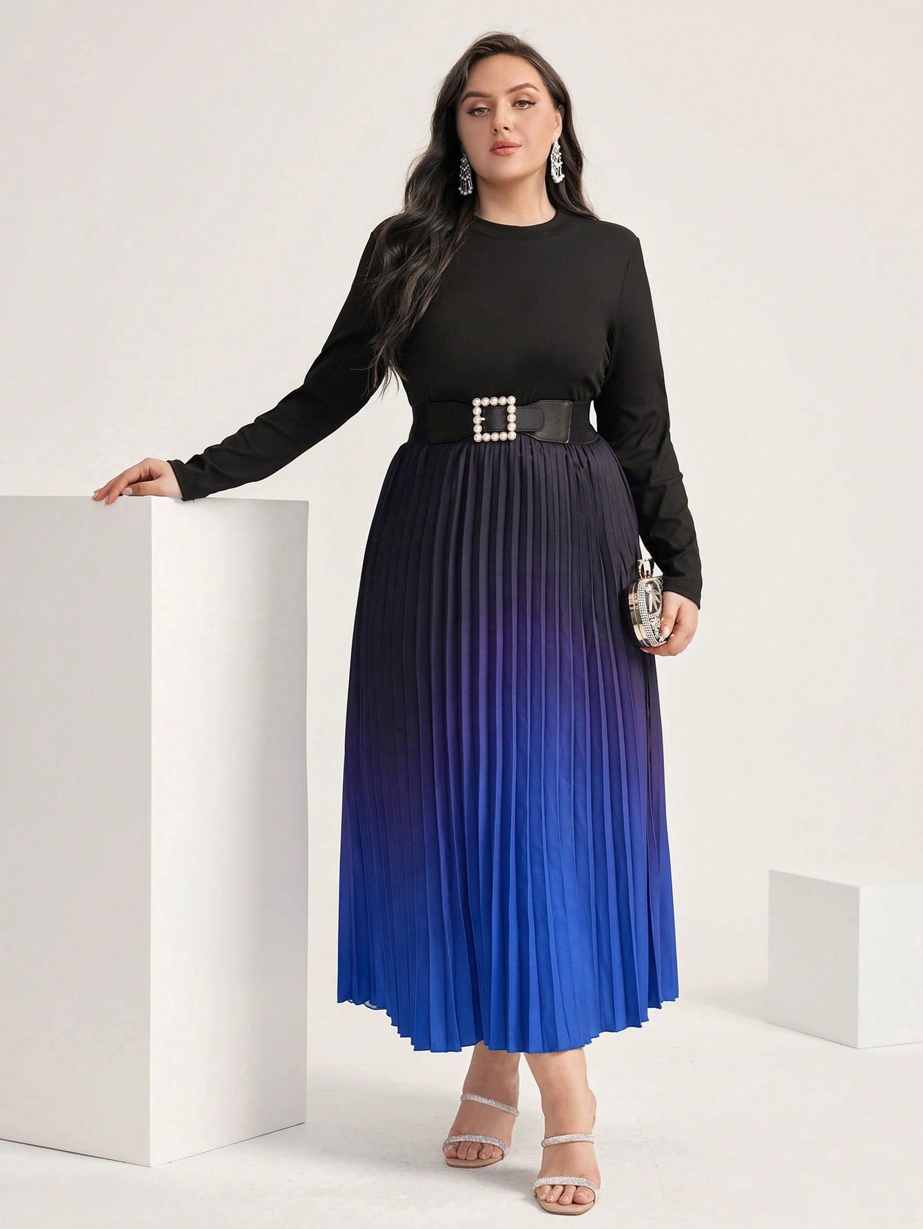SHEIN Modely plus Ombre Pleated Hem Dress without Belt