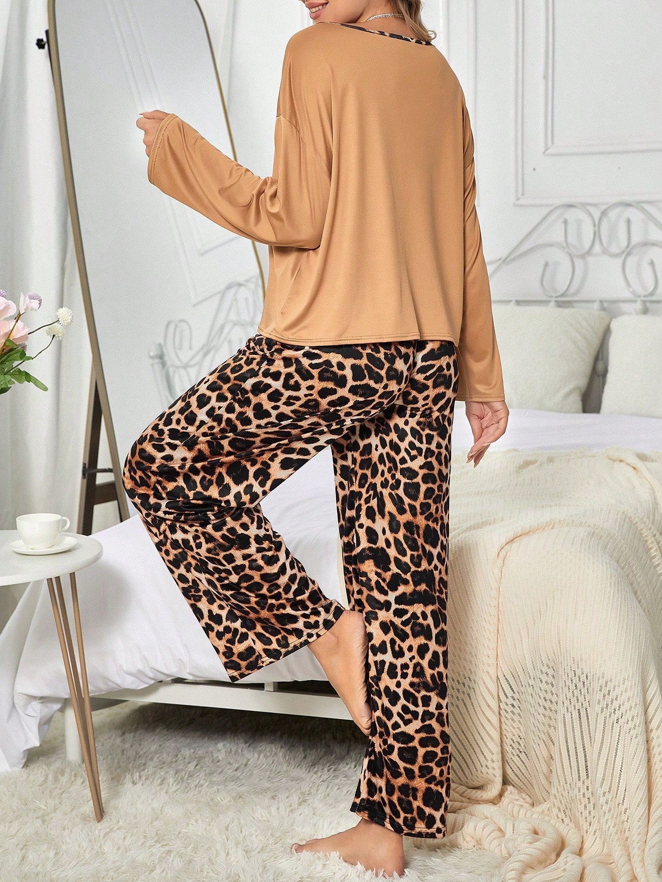 Women'S Leopard Print Piping round Neck Top and Casual Joggers Pajamas Set