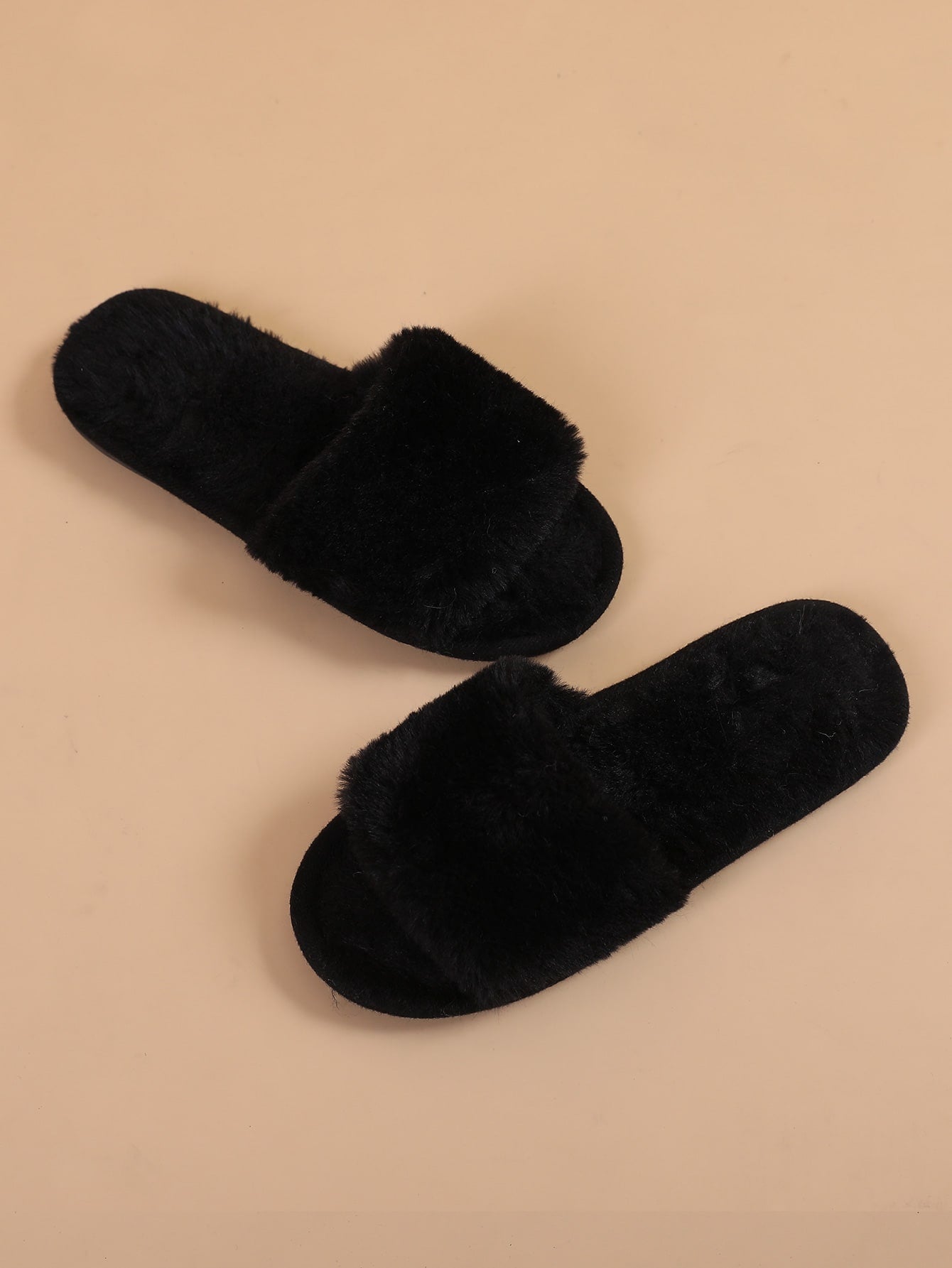 Black Minimalist Fuzzy Bedroom Slippers