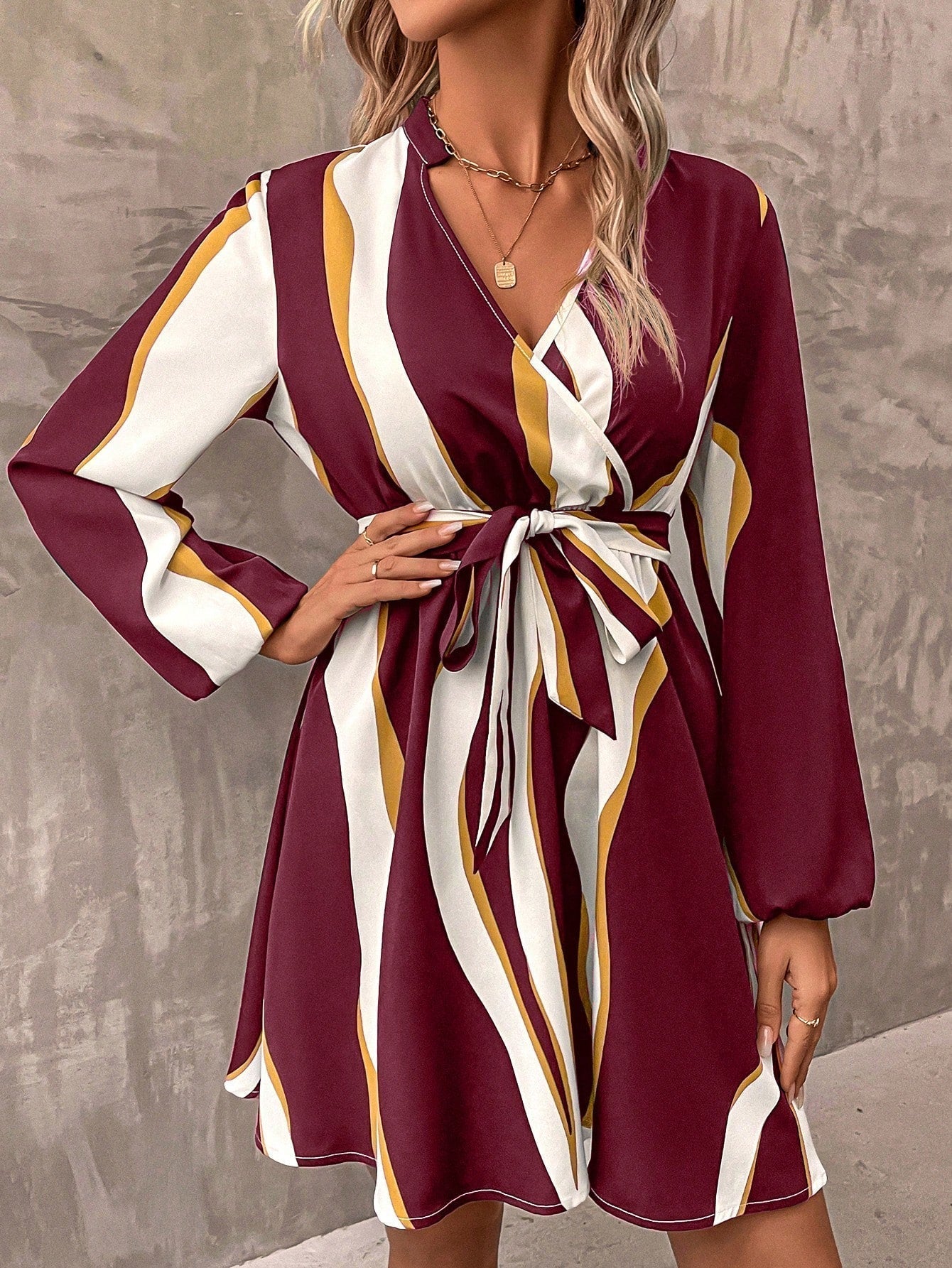 Women'S Lantern Sleeve Printed Belted Dress