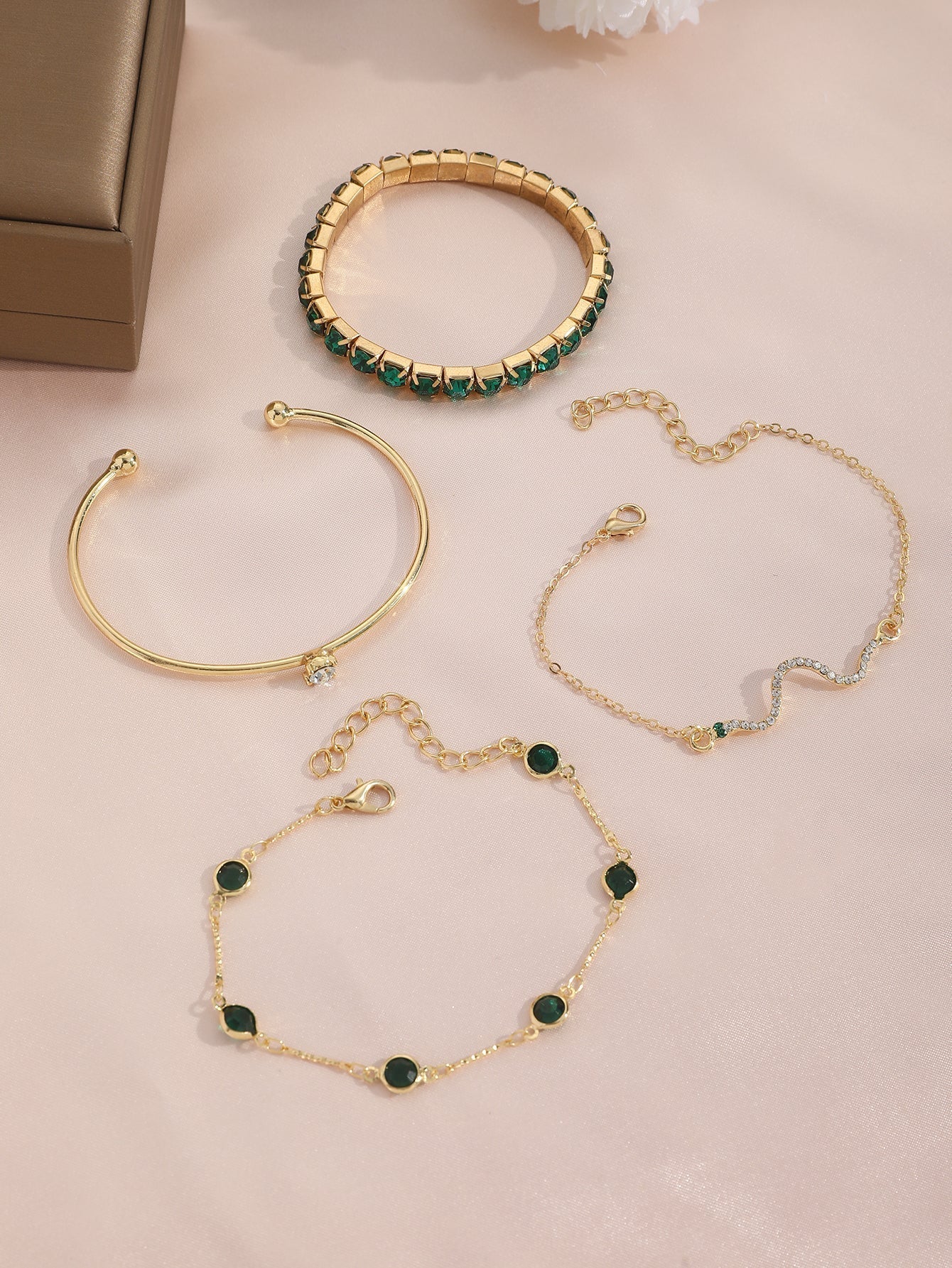 Fashionable and Personalized New Diamond-Inlaid Imitation Gemstone Bracelet Set - 4Pcs Full Diamond Snake Shape Bracelet (Quantity of Green Diamond on Random)