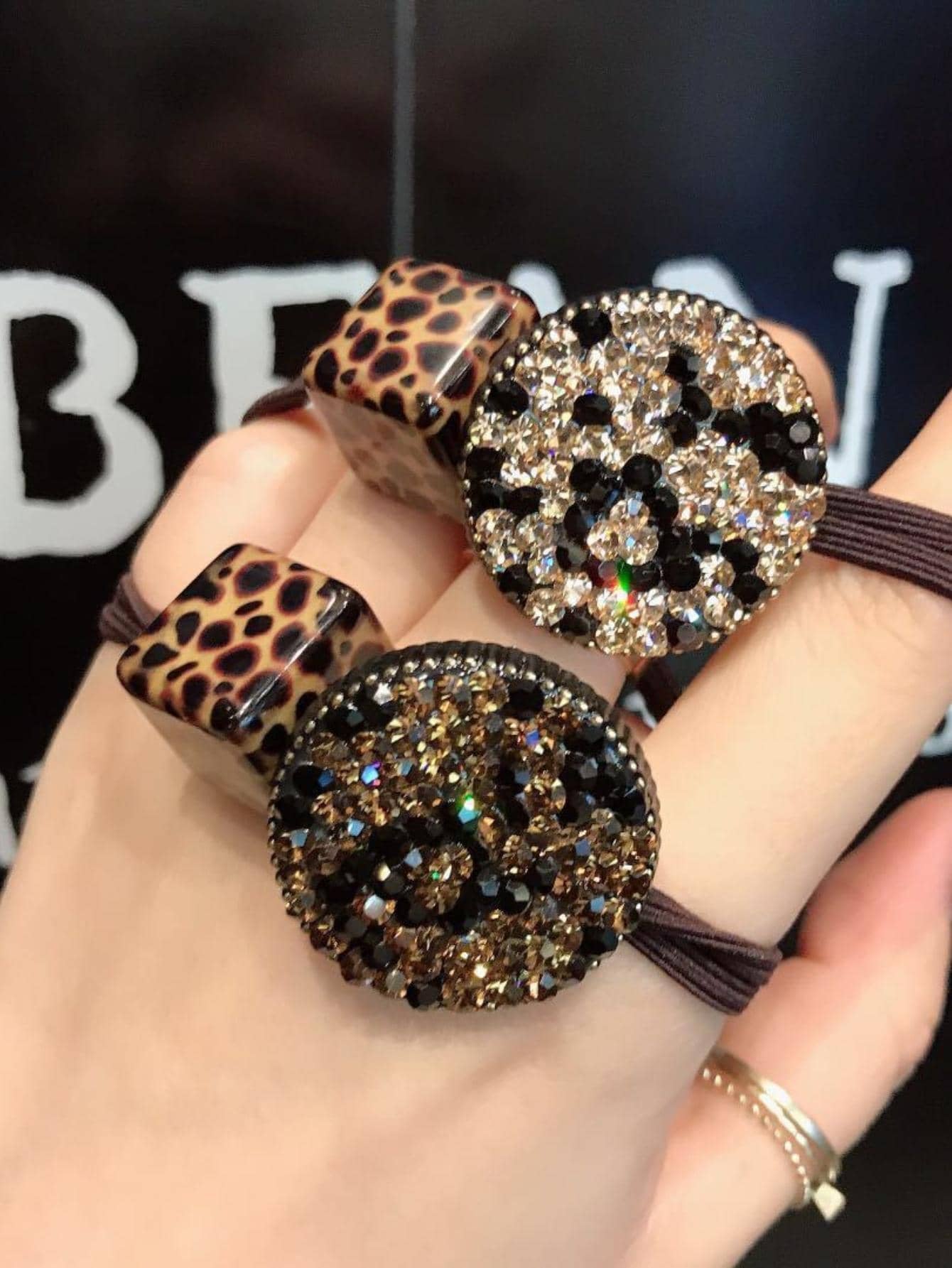 3Pcs/Set Women'S Vintage Leopard Patterns Square Hair Tie, Simple and Fashionable Hair Ties, Suitable for Daily Wear, Office or Home Use. Perfect Gift for Autumn and Winter.