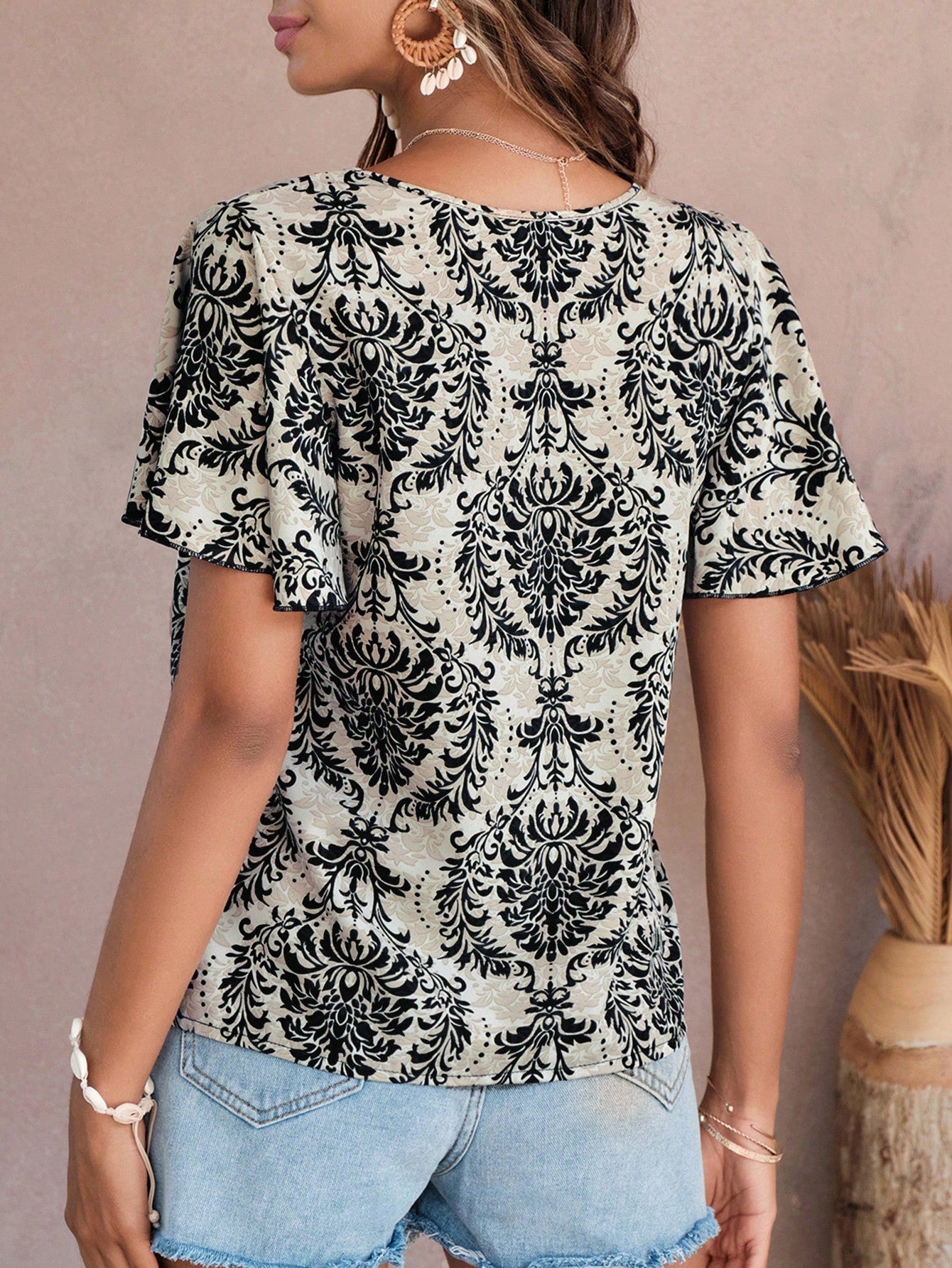 SHEIN VCAY Ladies' Printed Leisure Vacation Ruffled Sleeve Crew Neck Shirt