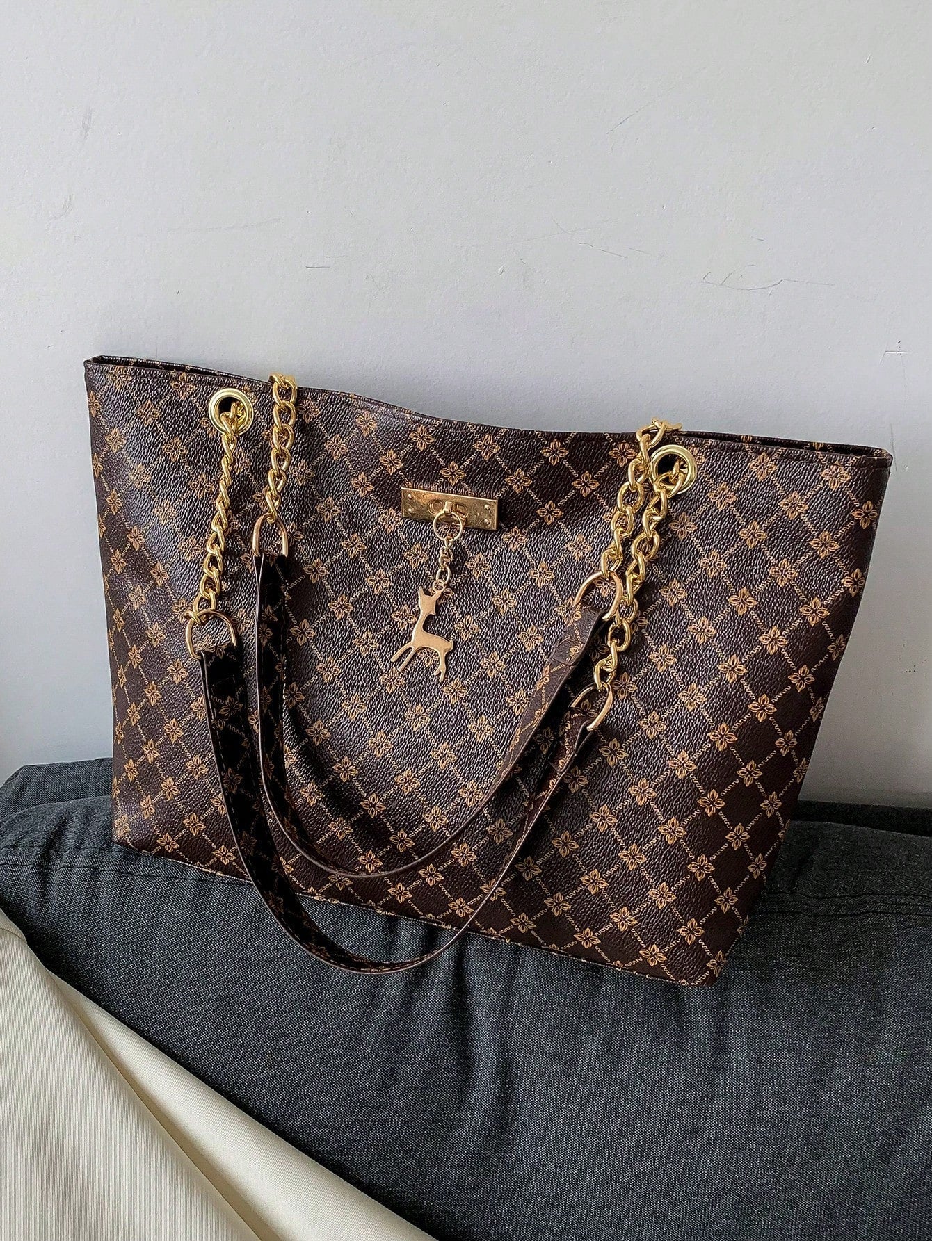 Vintage Retro All-Over Printed Large Capacity Casual Fashion Elegant Deer Pendant Student Tote Bag