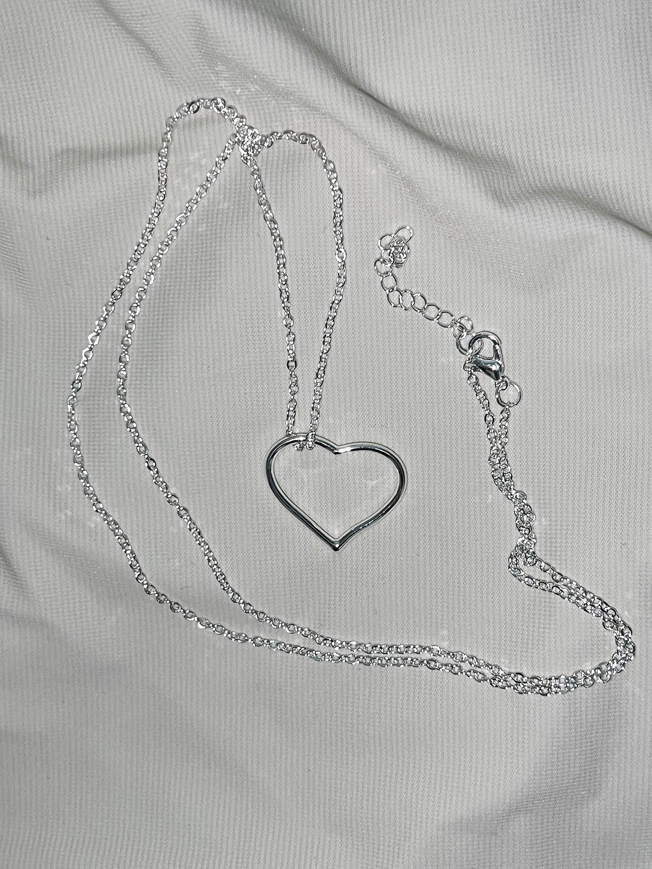 Minimalist Hollow Out Heart Shaped Pendant Necklace for Women, Long Sweater Chain, Brand New