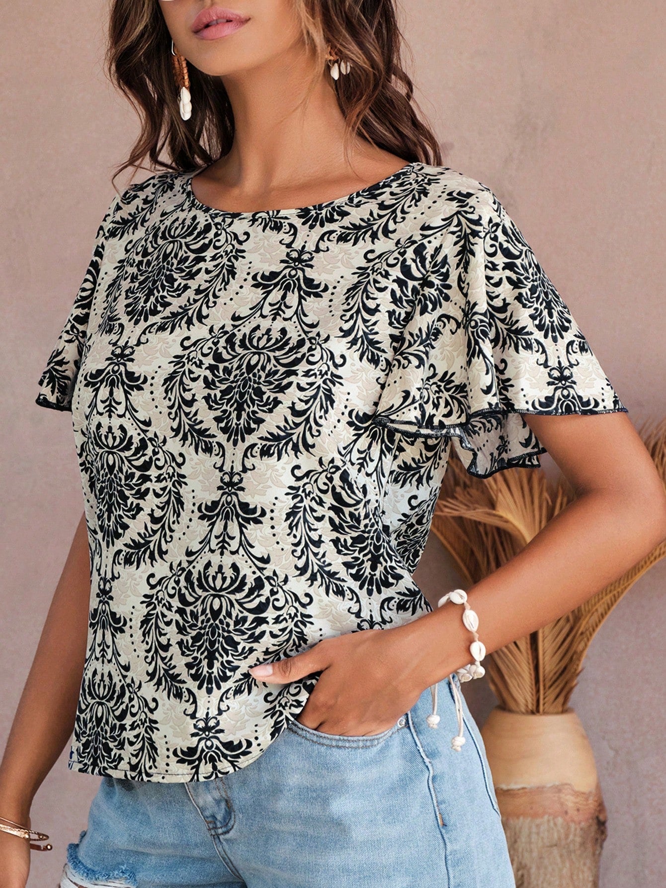 SHEIN VCAY Ladies' Printed Leisure Vacation Ruffled Sleeve Crew Neck Shirt