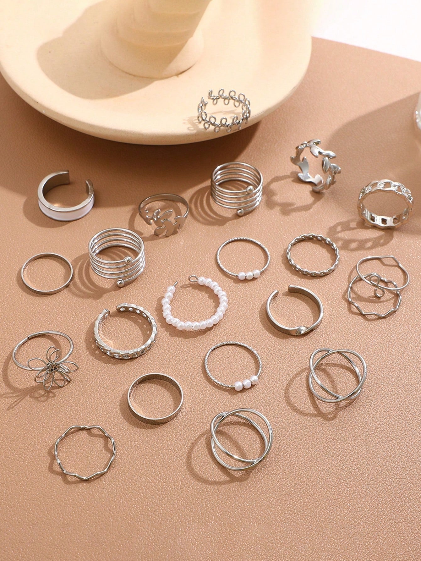 22-Piece Set of Love Butterfly Figure Eight Spiral Cross Imitation Pearl Ring Set for Ladies Date Holiday Gift