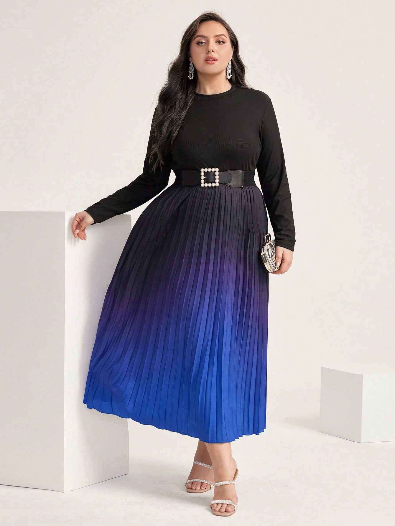 SHEIN Modely plus Ombre Pleated Hem Dress without Belt