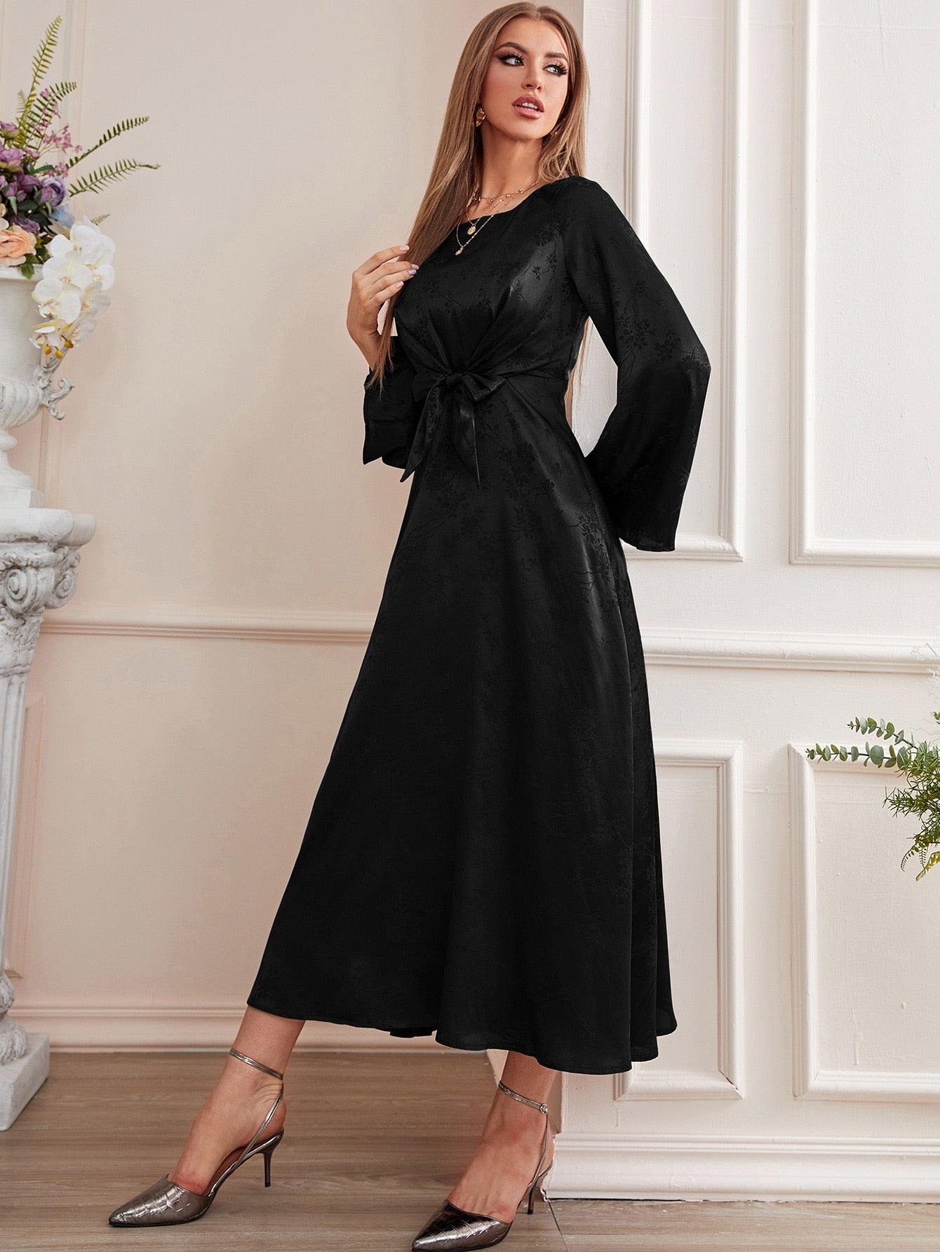 SHEIN Modely Jacquard Trumpet Sleeve Dress