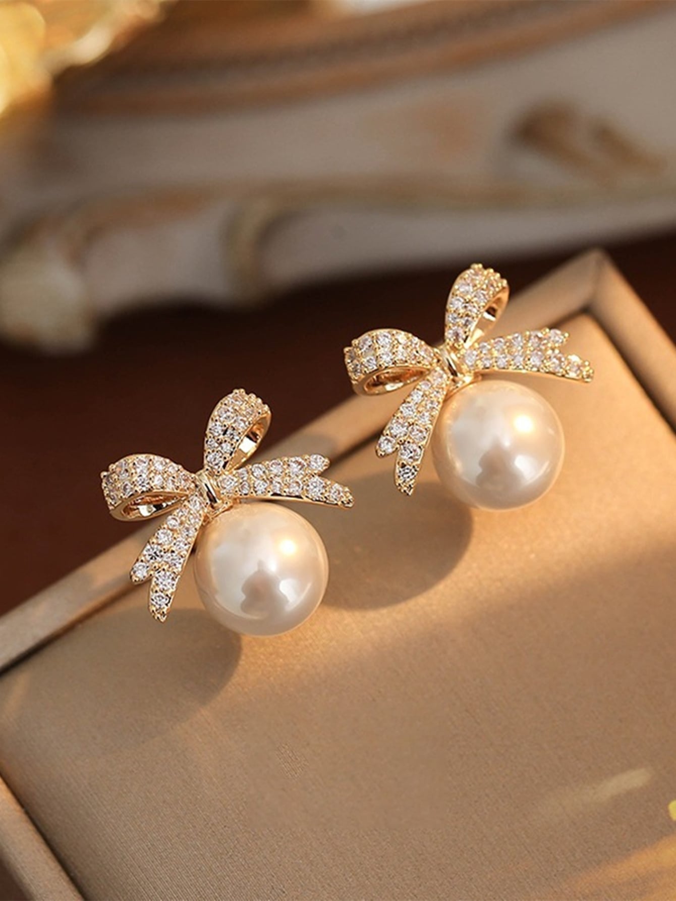 Rhinestone Bow & Faux Pearl Design Stud Earrings