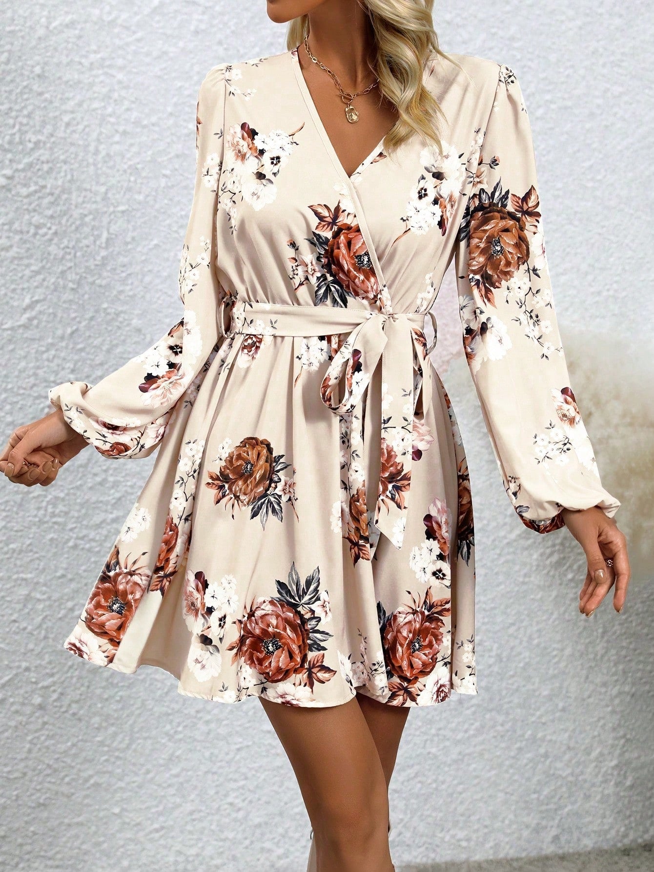 Women'S V-Neck Allover Printed Belted Dress