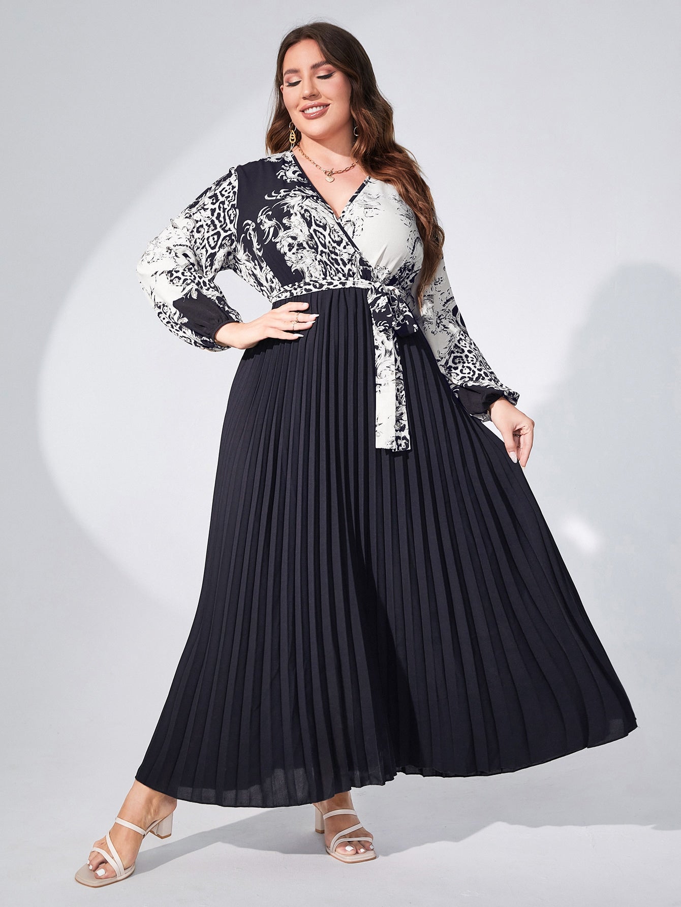 SHEIN Modely plus Baroque Print Pleated Belted Dress
